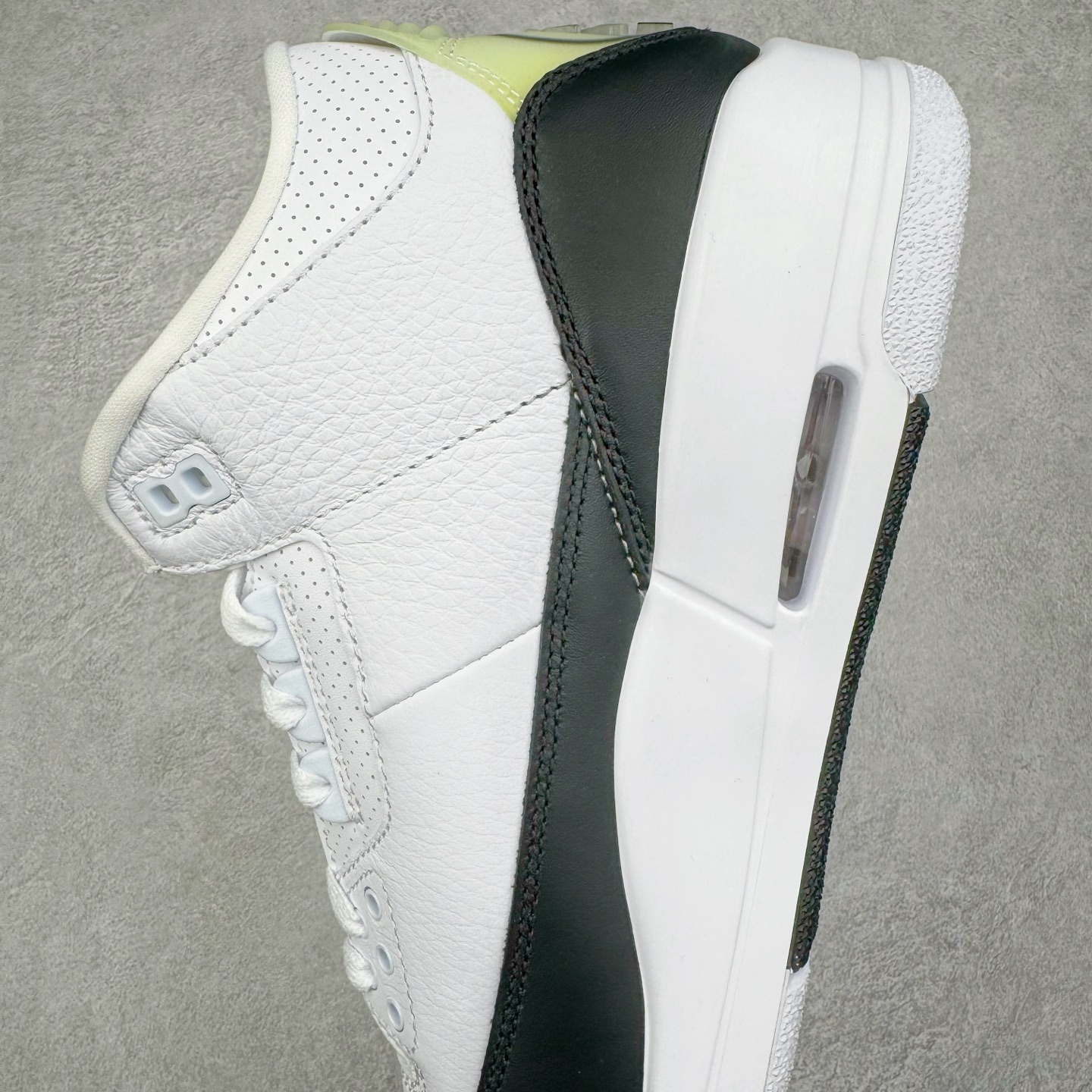 图片[7]-＃GX纯原 Fragment Design x Air Jordan AJ3 Retro 藤原浩闪电联名 DA3595-100 匠心打造 开发时长超过半年 目前可过各类鉴定或无法鉴定 裸鞋随便操作 全套原纸板楦头开发 原厂大底磨具加持立体防滑纹理 原装可视Air Sole气垫 原汁原味最完美的三代版型 唯一正确鞋头趴度弧度高度鞋身腰线 原厂TPU彩虹扎染后跟饰片 正确内里反口里网布 皮料菱角分明不变形无多余毛边 广东原厂zp同批次手工大底描漆拉丝 市场唯一原厂鞋扣模具 原厂织唛标 原厂飞人电绣工艺 尾指中部跳三针 独家绑鞋带手法 印刷中底布 四线拉帮 米色美纹纸贴合固定 进口港宝加持 后跟自然饱满 全鞋荧光划线卡点 追求极致完美 每一双都是工艺品 多重QC质检 超越公司货的品控标准 实实在在的免检产品 尺码：40 40.5 41 42 42.5 43 44 44.5 45 45.5 46 47.5 48.5-选品中心