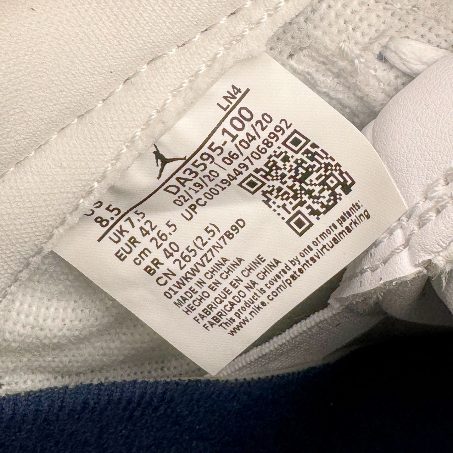 图片[20]-＃GX纯原 Fragment Design x Air Jordan AJ3 Retro 藤原浩闪电联名 DA3595-100 匠心打造 开发时长超过半年 目前可过各类鉴定或无法鉴定 裸鞋随便操作 全套原纸板楦头开发 原厂大底磨具加持立体防滑纹理 原装可视Air Sole气垫 原汁原味最完美的三代版型 唯一正确鞋头趴度弧度高度鞋身腰线 原厂TPU彩虹扎染后跟饰片 正确内里反口里网布 皮料菱角分明不变形无多余毛边 广东原厂zp同批次手工大底描漆拉丝 市场唯一原厂鞋扣模具 原厂织唛标 原厂飞人电绣工艺 尾指中部跳三针 独家绑鞋带手法 印刷中底布 四线拉帮 米色美纹纸贴合固定 进口港宝加持 后跟自然饱满 全鞋荧光划线卡点 追求极致完美 每一双都是工艺品 多重QC质检 超越公司货的品控标准 实实在在的免检产品 尺码：40 40.5 41 42 42.5 43 44 44.5 45 45.5 46 47.5 48.5-选品中心