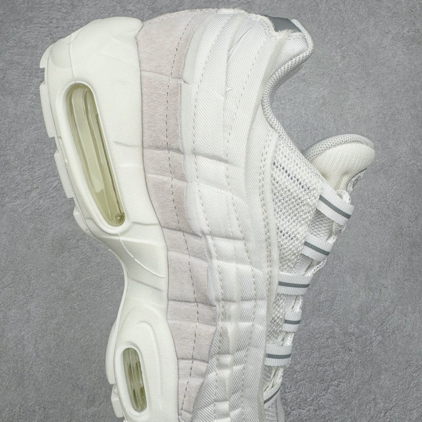 图片[6]-＃GX纯原 CDG x NK Air Max 95 联名复古减震防滑低帮气垫跑步鞋 纯白 CU8406-100 鞋款设计灵感源于人体构造 中底设计基于人体的脊柱构造 是整体设计的核心 尼龙孔眼代表了肋骨 而分层式面板和网眼象征着肌肉纤维和肉体组织 Air Max 95采用了两个独立的吹塑成型的Air-Sole单元 并首次在前掌使用可视化气垫设计 Swoosh logo夜当作一个 点符号放在了鞋子的后帮位置 20年的发展让 AIR MAX 95有了不同的故事 20年后再度面向世人的时候 焕然一新的面貌 让人有了另外一种清新脱俗的感觉 尺码：40 40.5 41 42 42.5 43 44 44.5 45 45.5 46 47.5 48.5-选品中心