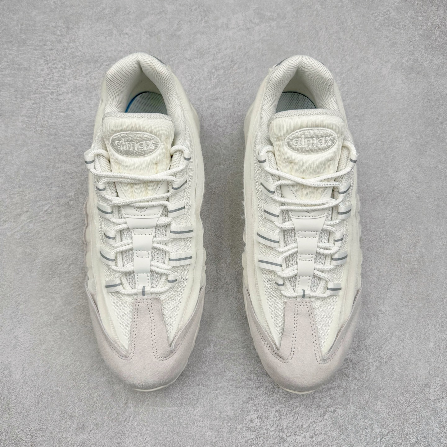 图片[2]-＃GX纯原 CDG x NK Air Max 95 联名复古减震防滑低帮气垫跑步鞋 纯白 CU8406-100 鞋款设计灵感源于人体构造 中底设计基于人体的脊柱构造 是整体设计的核心 尼龙孔眼代表了肋骨 而分层式面板和网眼象征着肌肉纤维和肉体组织 Air Max 95采用了两个独立的吹塑成型的Air-Sole单元 并首次在前掌使用可视化气垫设计 Swoosh logo夜当作一个 点符号放在了鞋子的后帮位置 20年的发展让 AIR MAX 95有了不同的故事 20年后再度面向世人的时候 焕然一新的面貌 让人有了另外一种清新脱俗的感觉 尺码：40 40.5 41 42 42.5 43 44 44.5 45 45.5 46 47.5 48.5-选品中心