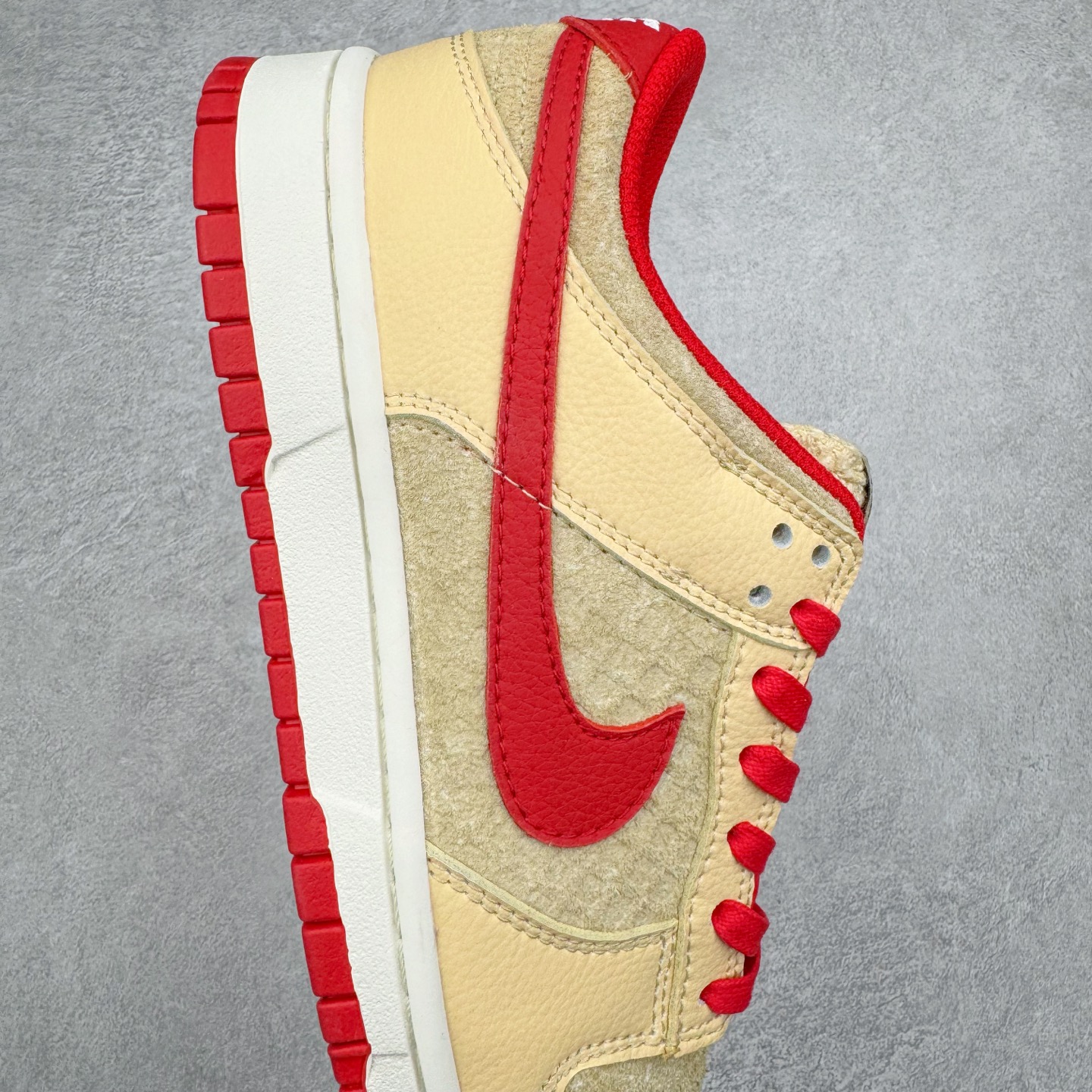 图片[6]-＃K1 NK Dunk Low 棕红 HJ9100-294 全新支线性价比拉满 迎合行情定价 正确头层皮料 细节均购入原鞋校对开发 全套原纸板楦头加持 细节品控鞋型稳定 独家私模官方最新原厂磨具打造大底 鞋头坡度极致还原 原盒原配 玻璃冲刀 超高清洁度 全鞋零毛边皮料切割 正确中底布背胶中底布拉帮走线 尺码：36 36.5 37.5 38 38.5 39 40 40.5 41 42 42.5 43 44 44.5 45 46-选品中心