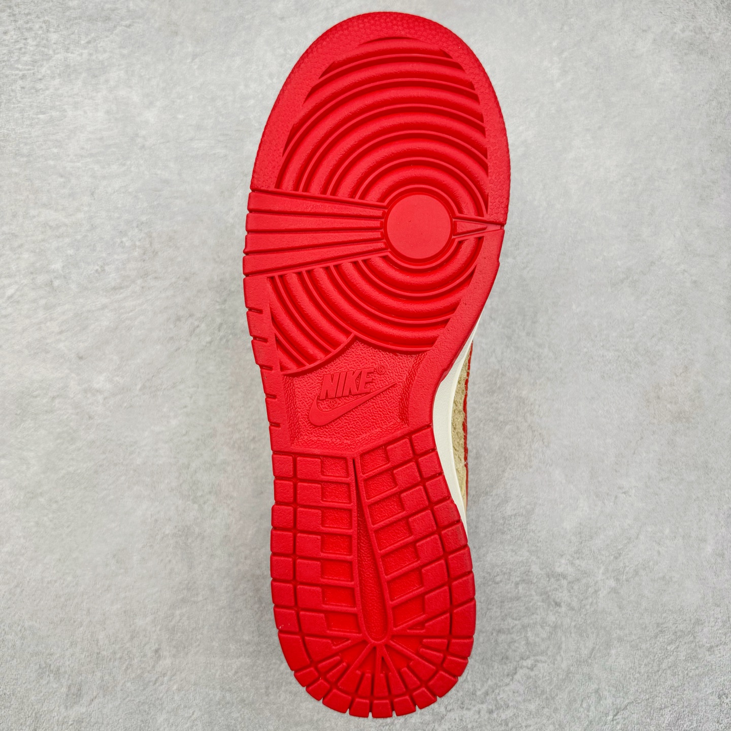 图片[9]-＃K1 NK Dunk Low 棕红 HJ9100-294 全新支线性价比拉满 迎合行情定价 正确头层皮料 细节均购入原鞋校对开发 全套原纸板楦头加持 细节品控鞋型稳定 独家私模官方最新原厂磨具打造大底 鞋头坡度极致还原 原盒原配 玻璃冲刀 超高清洁度 全鞋零毛边皮料切割 正确中底布背胶中底布拉帮走线 尺码：36 36.5 37.5 38 38.5 39 40 40.5 41 42 42.5 43 44 44.5 45 46-选品中心