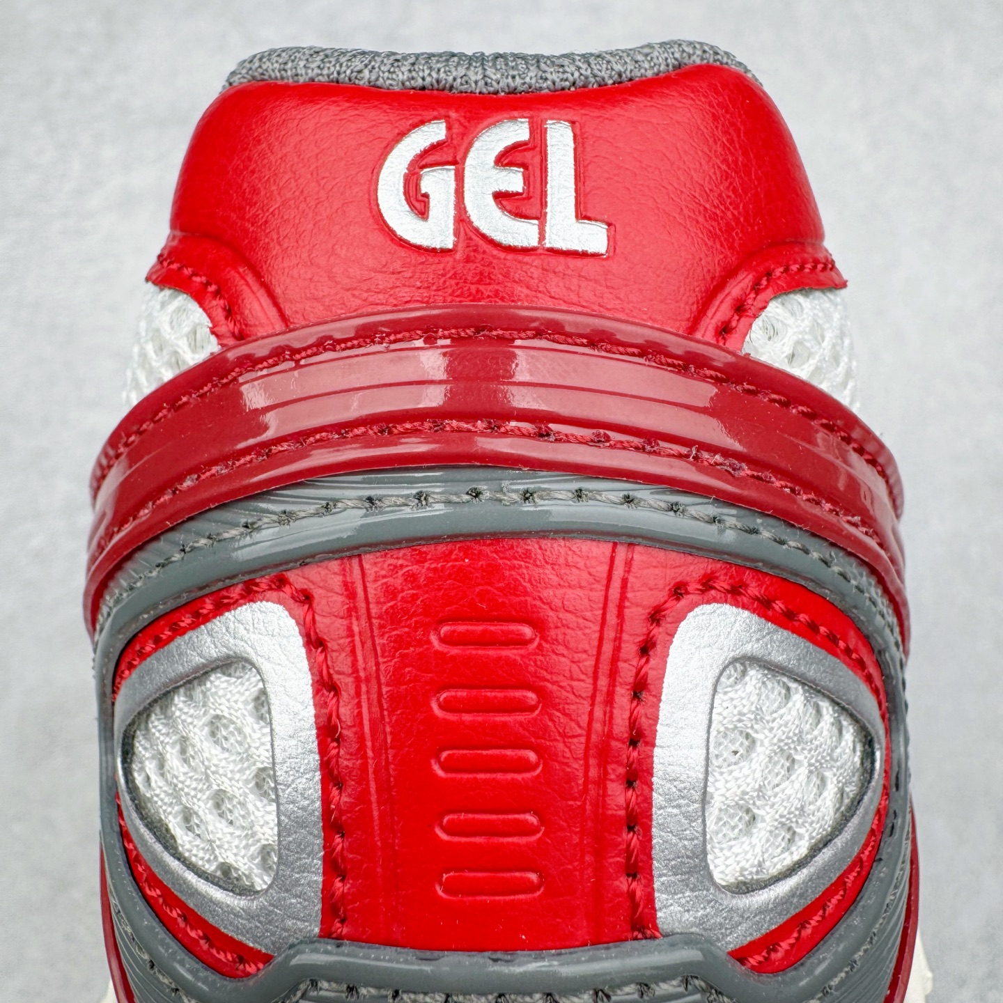 图片[15]-＃Lw纯原 ASICS Gel-Kahana TR V4 亚瑟士机能户外风系列低帮轻量缓震休闲运动跑步鞋 身处城市的喧嚣，内心的想象却永不停歇，Z世代处于现实的繁忙中始终想象着生活的另一种可能和对未知的展望。想象并非背离现实，而是对自我最真实的期待。为鼓励新世代青年唤起对自我的正向的想象，并展开积极的行动，ASICS亚瑟士于2024释出全新主题——唤想自定义。率先推出鞋款GEL-KAHANA TR V4，将出色的城市潮流与户外机能融为一体，实现无界想象与唤回真实自我的完美连结。于城市绽放姿态，唤想自定义。GEL-KAHANA TR V4融合了极具户外型格的设计细节。鞋款大底与中底采用了AHAR耐磨橡胶与GEL缓震胶技术，拥有良好的抓地力与舒适的穿着体验。鞋底所使用的一体化TPU稳定片，为更好地贴合GEL-KAHANA TR V4而全新开模再造，能有效防止脚部过度扭转与侧翻，在提供优秀稳定性的同时，进一步增强了鞋款的机能设计美学。快速系带系统在方便穿戴的同时，为户外运动提供了更优的防护。 GEL-KAHANA TR V4为日常穿着提供稳定、舒适的支撑，鼓励每个人在城市空间中的大胆探索，追寻无拘束的旷野之梦。尺码：36 37 37.5 38 39 39.5 40.5 41.5 42 42.5 43.5 44 44.5 45 46-选品中心