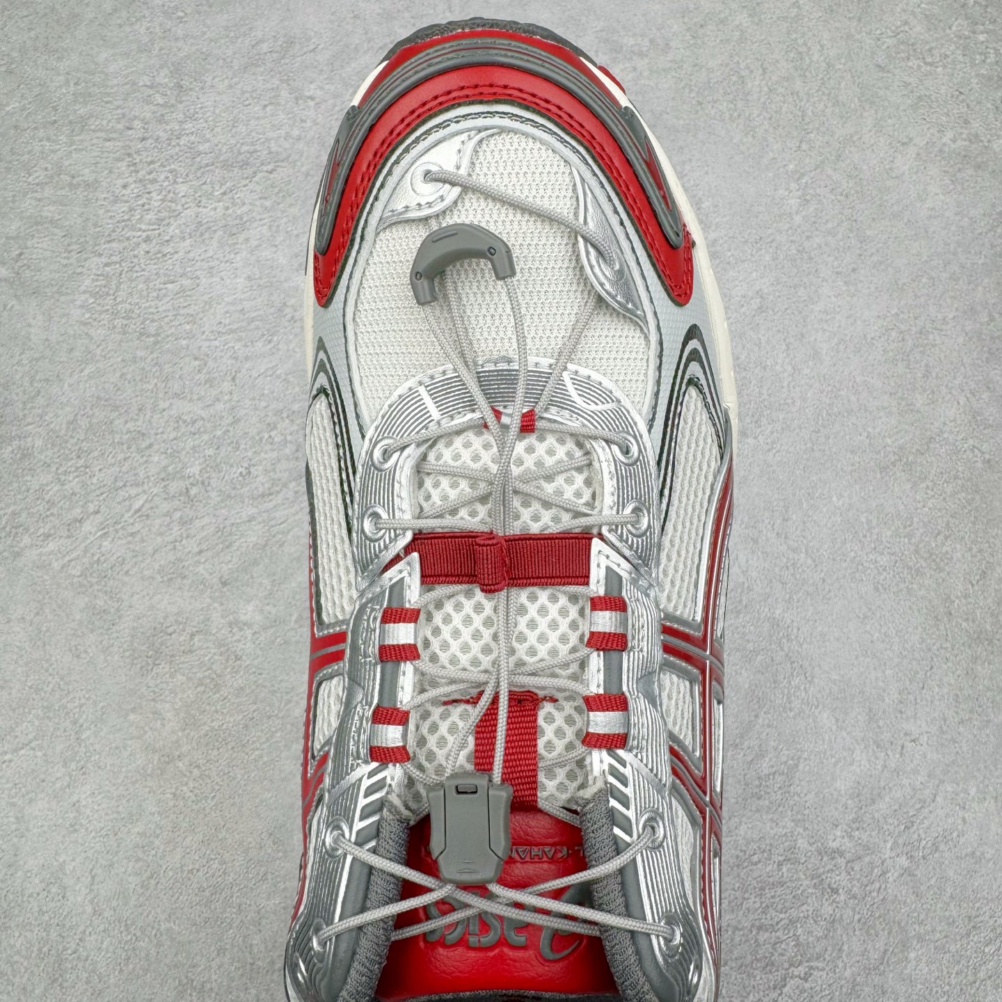 图片[4]-＃Lw纯原 ASICS Gel-Kahana TR V4 亚瑟士机能户外风系列低帮轻量缓震休闲运动跑步鞋 身处城市的喧嚣，内心的想象却永不停歇，Z世代处于现实的繁忙中始终想象着生活的另一种可能和对未知的展望。想象并非背离现实，而是对自我最真实的期待。为鼓励新世代青年唤起对自我的正向的想象，并展开积极的行动，ASICS亚瑟士于2024释出全新主题——唤想自定义。率先推出鞋款GEL-KAHANA TR V4，将出色的城市潮流与户外机能融为一体，实现无界想象与唤回真实自我的完美连结。于城市绽放姿态，唤想自定义。GEL-KAHANA TR V4融合了极具户外型格的设计细节。鞋款大底与中底采用了AHAR耐磨橡胶与GEL缓震胶技术，拥有良好的抓地力与舒适的穿着体验。鞋底所使用的一体化TPU稳定片，为更好地贴合GEL-KAHANA TR V4而全新开模再造，能有效防止脚部过度扭转与侧翻，在提供优秀稳定性的同时，进一步增强了鞋款的机能设计美学。快速系带系统在方便穿戴的同时，为户外运动提供了更优的防护。 GEL-KAHANA TR V4为日常穿着提供稳定、舒适的支撑，鼓励每个人在城市空间中的大胆探索，追寻无拘束的旷野之梦。尺码：36 37 37.5 38 39 39.5 40.5 41.5 42 42.5 43.5 44 44.5 45 46-选品中心