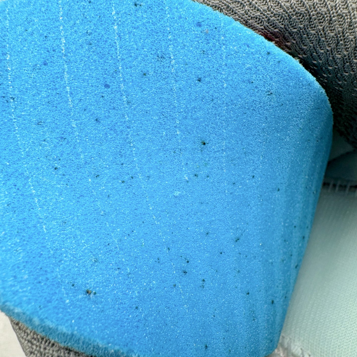 图片[11]-＃Lw纯原 ASICS Gel-Kahana TR V4 亚瑟士机能户外风系列低帮轻量缓震休闲运动跑步鞋 身处城市的喧嚣，内心的想象却永不停歇，Z世代处于现实的繁忙中始终想象着生活的另一种可能和对未知的展望。想象并非背离现实，而是对自我最真实的期待。为鼓励新世代青年唤起对自我的正向的想象，并展开积极的行动，ASICS亚瑟士于2024释出全新主题——唤想自定义。率先推出鞋款GEL-KAHANA TR V4，将出色的城市潮流与户外机能融为一体，实现无界想象与唤回真实自我的完美连结。于城市绽放姿态，唤想自定义。GEL-KAHANA TR V4融合了极具户外型格的设计细节。鞋款大底与中底采用了AHAR耐磨橡胶与GEL缓震胶技术，拥有良好的抓地力与舒适的穿着体验。鞋底所使用的一体化TPU稳定片，为更好地贴合GEL-KAHANA TR V4而全新开模再造，能有效防止脚部过度扭转与侧翻，在提供优秀稳定性的同时，进一步增强了鞋款的机能设计美学。快速系带系统在方便穿戴的同时，为户外运动提供了更优的防护。 GEL-KAHANA TR V4为日常穿着提供稳定、舒适的支撑，鼓励每个人在城市空间中的大胆探索，追寻无拘束的旷野之梦。尺码：36 37 37.5 38 39 39.5 40.5 41.5 42 42.5 43.5 44 44.5 45 46-选品中心