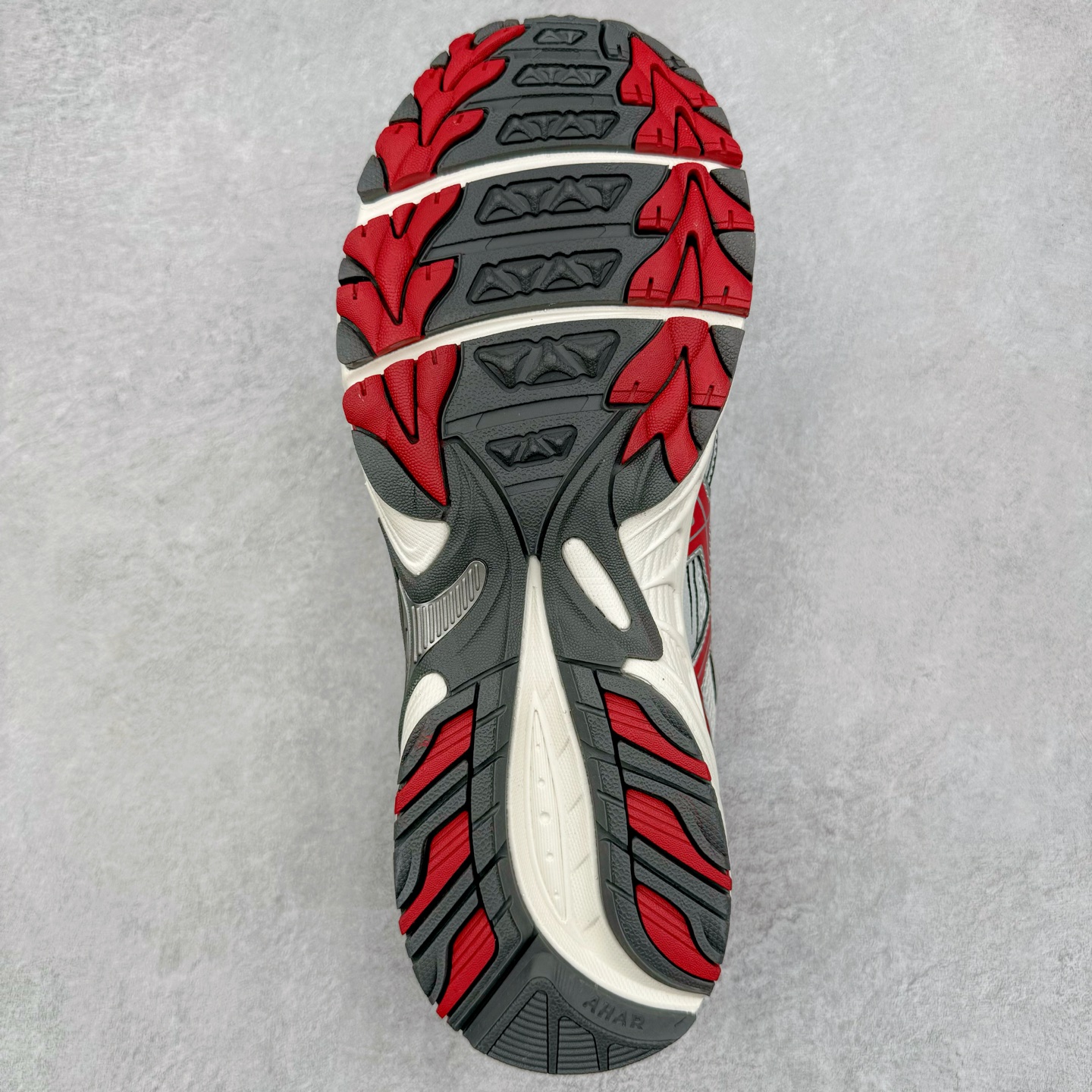 图片[9]-＃Lw纯原 ASICS Gel-Kahana TR V4 亚瑟士机能户外风系列低帮轻量缓震休闲运动跑步鞋 身处城市的喧嚣，内心的想象却永不停歇，Z世代处于现实的繁忙中始终想象着生活的另一种可能和对未知的展望。想象并非背离现实，而是对自我最真实的期待。为鼓励新世代青年唤起对自我的正向的想象，并展开积极的行动，ASICS亚瑟士于2024释出全新主题——唤想自定义。率先推出鞋款GEL-KAHANA TR V4，将出色的城市潮流与户外机能融为一体，实现无界想象与唤回真实自我的完美连结。于城市绽放姿态，唤想自定义。GEL-KAHANA TR V4融合了极具户外型格的设计细节。鞋款大底与中底采用了AHAR耐磨橡胶与GEL缓震胶技术，拥有良好的抓地力与舒适的穿着体验。鞋底所使用的一体化TPU稳定片，为更好地贴合GEL-KAHANA TR V4而全新开模再造，能有效防止脚部过度扭转与侧翻，在提供优秀稳定性的同时，进一步增强了鞋款的机能设计美学。快速系带系统在方便穿戴的同时，为户外运动提供了更优的防护。 GEL-KAHANA TR V4为日常穿着提供稳定、舒适的支撑，鼓励每个人在城市空间中的大胆探索，追寻无拘束的旷野之梦。尺码：36 37 37.5 38 39 39.5 40.5 41.5 42 42.5 43.5 44 44.5 45 46-选品中心