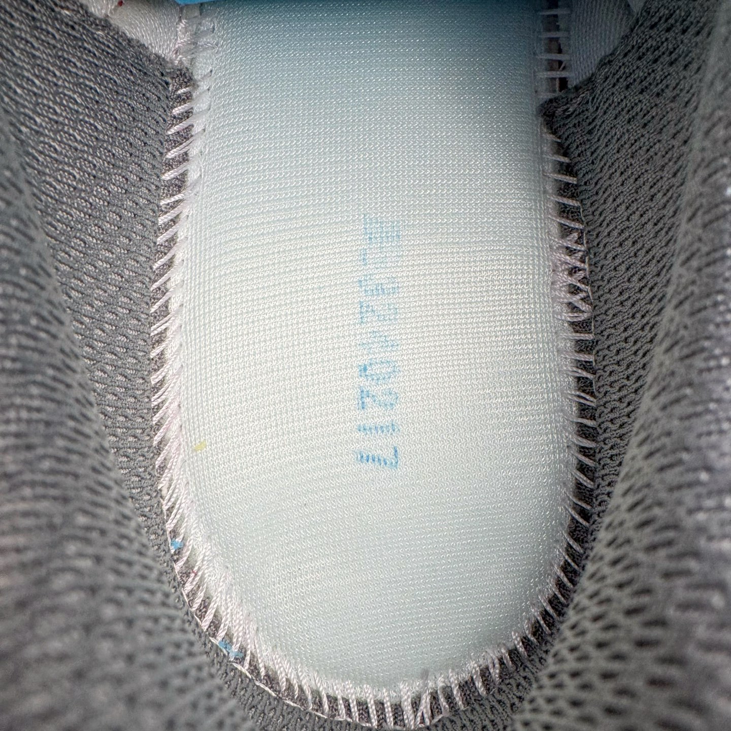 图片[10]-＃Lw纯原 ASICS Gel-Kahana TR V4 亚瑟士机能户外风系列低帮轻量缓震休闲运动跑步鞋 身处城市的喧嚣，内心的想象却永不停歇，Z世代处于现实的繁忙中始终想象着生活的另一种可能和对未知的展望。想象并非背离现实，而是对自我最真实的期待。为鼓励新世代青年唤起对自我的正向的想象，并展开积极的行动，ASICS亚瑟士于2024释出全新主题——唤想自定义。率先推出鞋款GEL-KAHANA TR V4，将出色的城市潮流与户外机能融为一体，实现无界想象与唤回真实自我的完美连结。于城市绽放姿态，唤想自定义。GEL-KAHANA TR V4融合了极具户外型格的设计细节。鞋款大底与中底采用了AHAR耐磨橡胶与GEL缓震胶技术，拥有良好的抓地力与舒适的穿着体验。鞋底所使用的一体化TPU稳定片，为更好地贴合GEL-KAHANA TR V4而全新开模再造，能有效防止脚部过度扭转与侧翻，在提供优秀稳定性的同时，进一步增强了鞋款的机能设计美学。快速系带系统在方便穿戴的同时，为户外运动提供了更优的防护。 GEL-KAHANA TR V4为日常穿着提供稳定、舒适的支撑，鼓励每个人在城市空间中的大胆探索，追寻无拘束的旷野之梦。尺码：36 37 37.5 38 39 39.5 40.5 41.5 42 42.5 43.5 44 44.5 45 46-选品中心