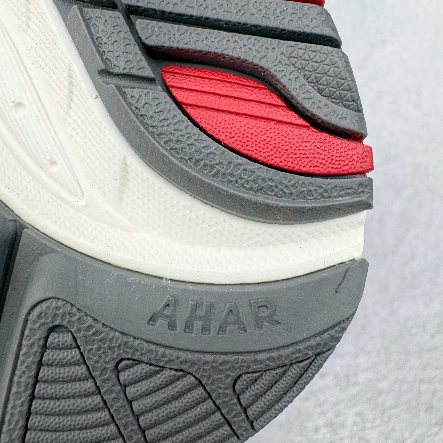 图片[20]-＃Lw纯原 ASICS Gel-Kahana TR V4 亚瑟士机能户外风系列低帮轻量缓震休闲运动跑步鞋 身处城市的喧嚣，内心的想象却永不停歇，Z世代处于现实的繁忙中始终想象着生活的另一种可能和对未知的展望。想象并非背离现实，而是对自我最真实的期待。为鼓励新世代青年唤起对自我的正向的想象，并展开积极的行动，ASICS亚瑟士于2024释出全新主题——唤想自定义。率先推出鞋款GEL-KAHANA TR V4，将出色的城市潮流与户外机能融为一体，实现无界想象与唤回真实自我的完美连结。于城市绽放姿态，唤想自定义。GEL-KAHANA TR V4融合了极具户外型格的设计细节。鞋款大底与中底采用了AHAR耐磨橡胶与GEL缓震胶技术，拥有良好的抓地力与舒适的穿着体验。鞋底所使用的一体化TPU稳定片，为更好地贴合GEL-KAHANA TR V4而全新开模再造，能有效防止脚部过度扭转与侧翻，在提供优秀稳定性的同时，进一步增强了鞋款的机能设计美学。快速系带系统在方便穿戴的同时，为户外运动提供了更优的防护。 GEL-KAHANA TR V4为日常穿着提供稳定、舒适的支撑，鼓励每个人在城市空间中的大胆探索，追寻无拘束的旷野之梦。尺码：36 37 37.5 38 39 39.5 40.5 41.5 42 42.5 43.5 44 44.5 45 46-选品中心