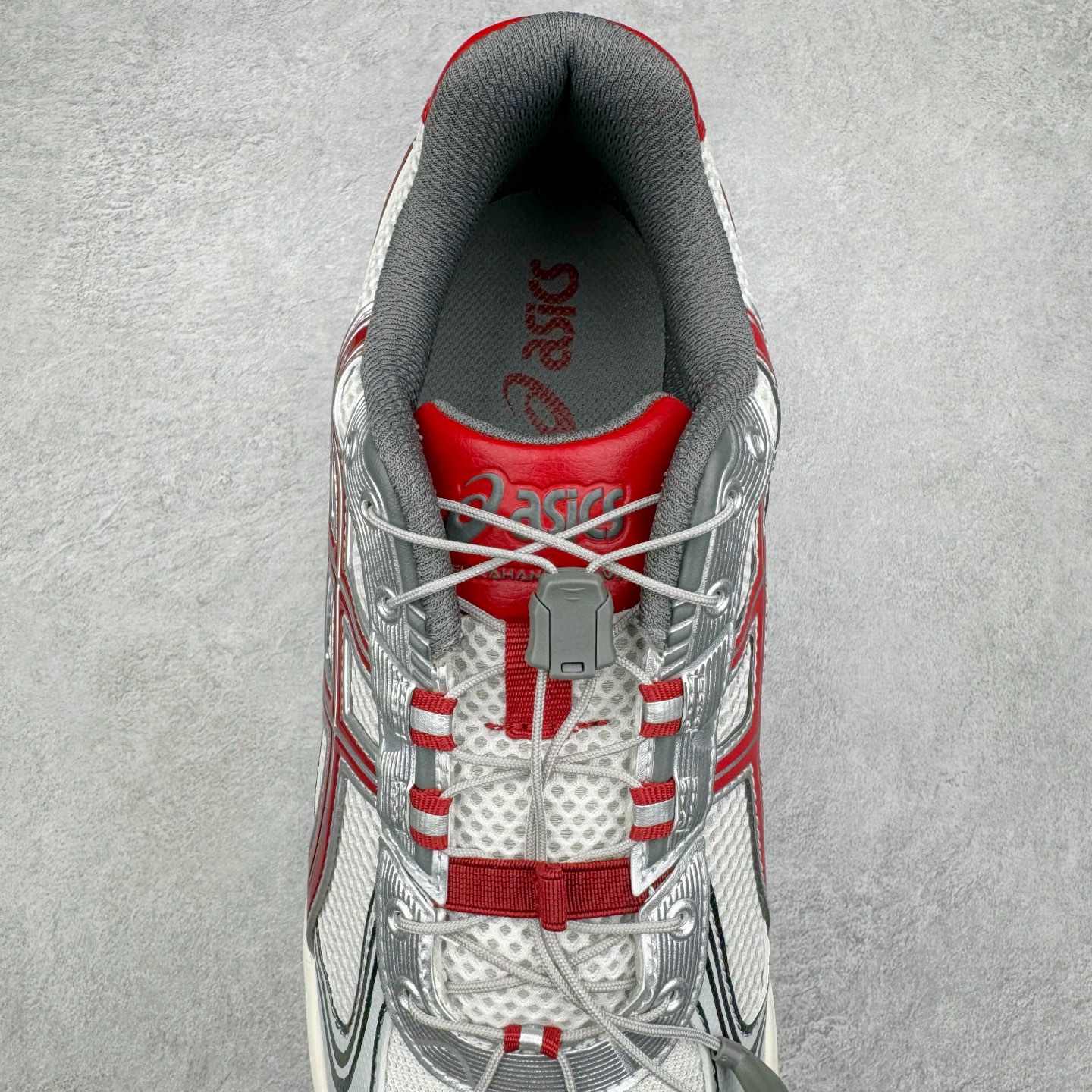 图片[5]-＃Lw纯原 ASICS Gel-Kahana TR V4 亚瑟士机能户外风系列低帮轻量缓震休闲运动跑步鞋 身处城市的喧嚣，内心的想象却永不停歇，Z世代处于现实的繁忙中始终想象着生活的另一种可能和对未知的展望。想象并非背离现实，而是对自我最真实的期待。为鼓励新世代青年唤起对自我的正向的想象，并展开积极的行动，ASICS亚瑟士于2024释出全新主题——唤想自定义。率先推出鞋款GEL-KAHANA TR V4，将出色的城市潮流与户外机能融为一体，实现无界想象与唤回真实自我的完美连结。于城市绽放姿态，唤想自定义。GEL-KAHANA TR V4融合了极具户外型格的设计细节。鞋款大底与中底采用了AHAR耐磨橡胶与GEL缓震胶技术，拥有良好的抓地力与舒适的穿着体验。鞋底所使用的一体化TPU稳定片，为更好地贴合GEL-KAHANA TR V4而全新开模再造，能有效防止脚部过度扭转与侧翻，在提供优秀稳定性的同时，进一步增强了鞋款的机能设计美学。快速系带系统在方便穿戴的同时，为户外运动提供了更优的防护。 GEL-KAHANA TR V4为日常穿着提供稳定、舒适的支撑，鼓励每个人在城市空间中的大胆探索，追寻无拘束的旷野之梦。尺码：36 37 37.5 38 39 39.5 40.5 41.5 42 42.5 43.5 44 44.5 45 46-选品中心