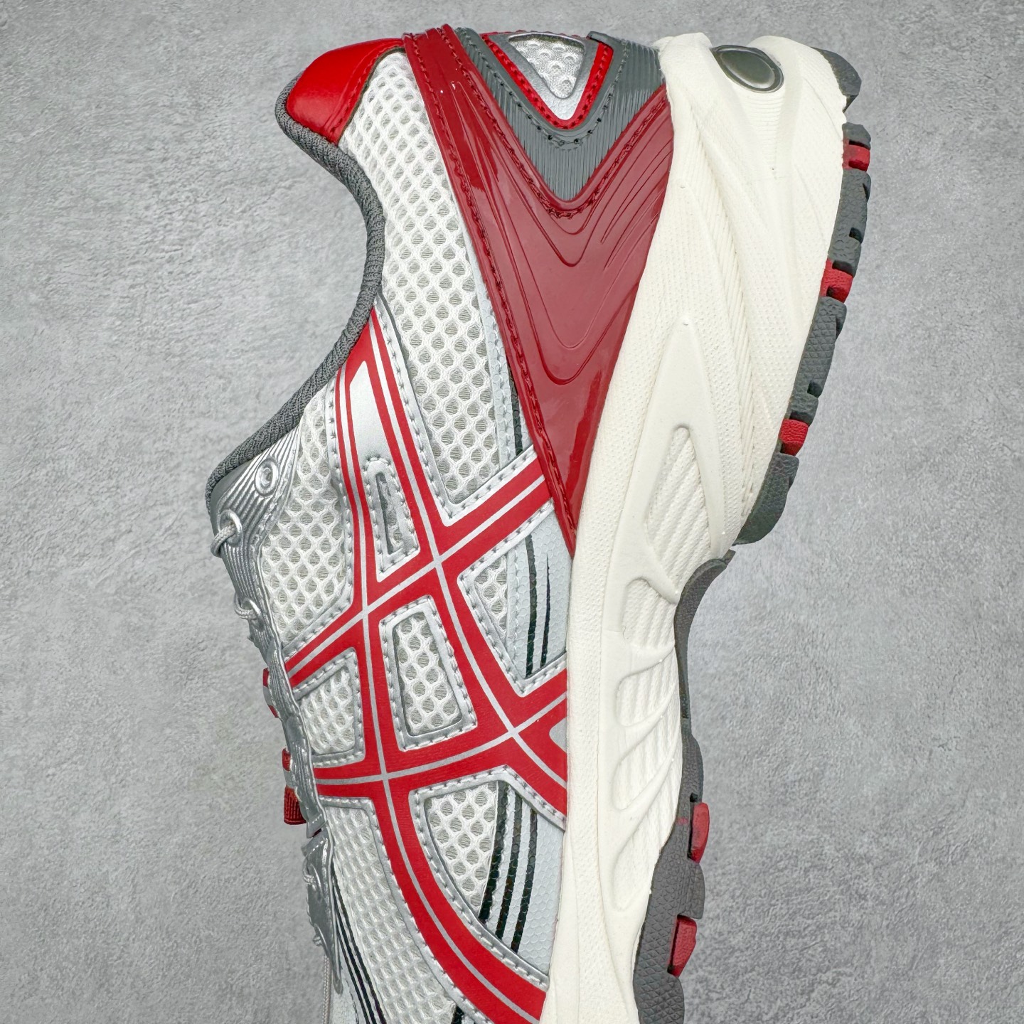 图片[7]-＃Lw纯原 ASICS Gel-Kahana TR V4 亚瑟士机能户外风系列低帮轻量缓震休闲运动跑步鞋 身处城市的喧嚣，内心的想象却永不停歇，Z世代处于现实的繁忙中始终想象着生活的另一种可能和对未知的展望。想象并非背离现实，而是对自我最真实的期待。为鼓励新世代青年唤起对自我的正向的想象，并展开积极的行动，ASICS亚瑟士于2024释出全新主题——唤想自定义。率先推出鞋款GEL-KAHANA TR V4，将出色的城市潮流与户外机能融为一体，实现无界想象与唤回真实自我的完美连结。于城市绽放姿态，唤想自定义。GEL-KAHANA TR V4融合了极具户外型格的设计细节。鞋款大底与中底采用了AHAR耐磨橡胶与GEL缓震胶技术，拥有良好的抓地力与舒适的穿着体验。鞋底所使用的一体化TPU稳定片，为更好地贴合GEL-KAHANA TR V4而全新开模再造，能有效防止脚部过度扭转与侧翻，在提供优秀稳定性的同时，进一步增强了鞋款的机能设计美学。快速系带系统在方便穿戴的同时，为户外运动提供了更优的防护。 GEL-KAHANA TR V4为日常穿着提供稳定、舒适的支撑，鼓励每个人在城市空间中的大胆探索，追寻无拘束的旷野之梦。尺码：36 37 37.5 38 39 39.5 40.5 41.5 42 42.5 43.5 44 44.5 45 46-选品中心