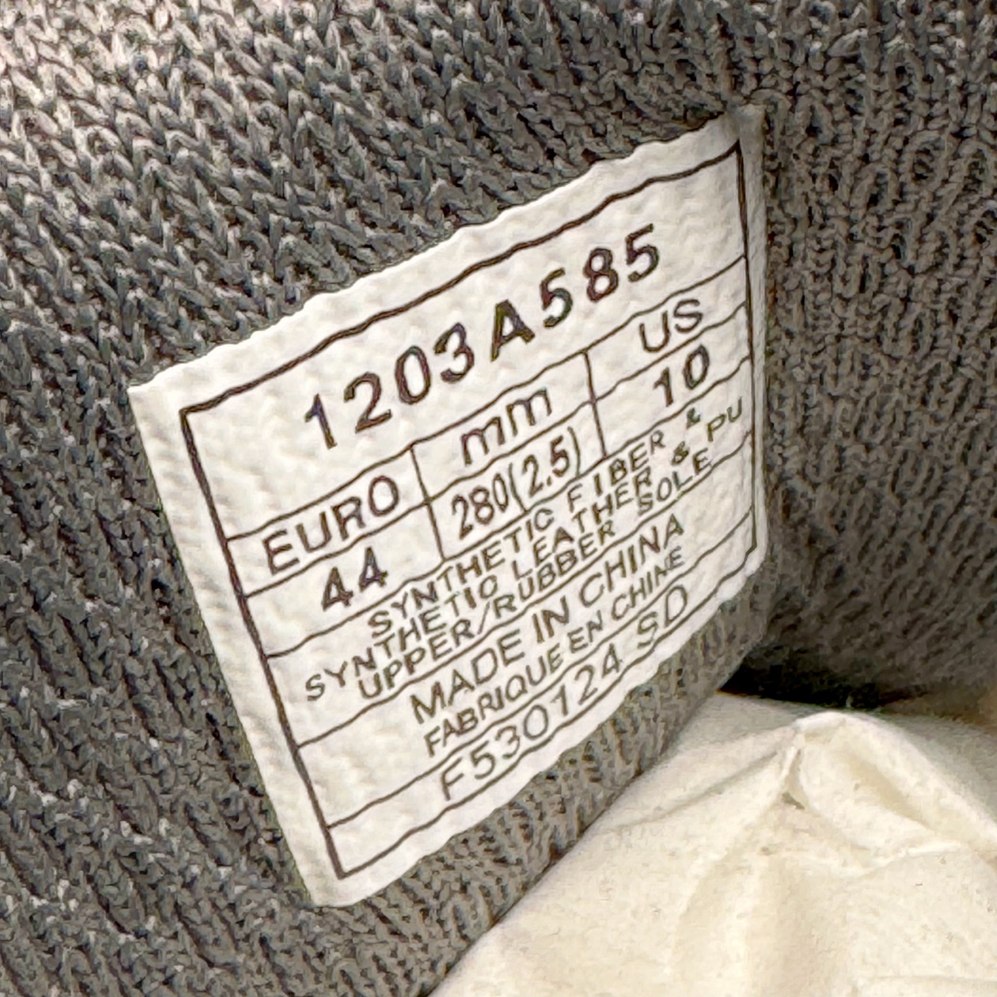 图片[12]-＃Lw纯原 ASICS Gel-Kahana TR V4 亚瑟士机能户外风系列低帮轻量缓震休闲运动跑步鞋 身处城市的喧嚣，内心的想象却永不停歇，Z世代处于现实的繁忙中始终想象着生活的另一种可能和对未知的展望。想象并非背离现实，而是对自我最真实的期待。为鼓励新世代青年唤起对自我的正向的想象，并展开积极的行动，ASICS亚瑟士于2024释出全新主题——唤想自定义。率先推出鞋款GEL-KAHANA TR V4，将出色的城市潮流与户外机能融为一体，实现无界想象与唤回真实自我的完美连结。于城市绽放姿态，唤想自定义。GEL-KAHANA TR V4融合了极具户外型格的设计细节。鞋款大底与中底采用了AHAR耐磨橡胶与GEL缓震胶技术，拥有良好的抓地力与舒适的穿着体验。鞋底所使用的一体化TPU稳定片，为更好地贴合GEL-KAHANA TR V4而全新开模再造，能有效防止脚部过度扭转与侧翻，在提供优秀稳定性的同时，进一步增强了鞋款的机能设计美学。快速系带系统在方便穿戴的同时，为户外运动提供了更优的防护。 GEL-KAHANA TR V4为日常穿着提供稳定、舒适的支撑，鼓励每个人在城市空间中的大胆探索，追寻无拘束的旷野之梦。尺码：36 37 37.5 38 39 39.5 40.5 41.5 42 42.5 43.5 44 44.5 45 46-选品中心