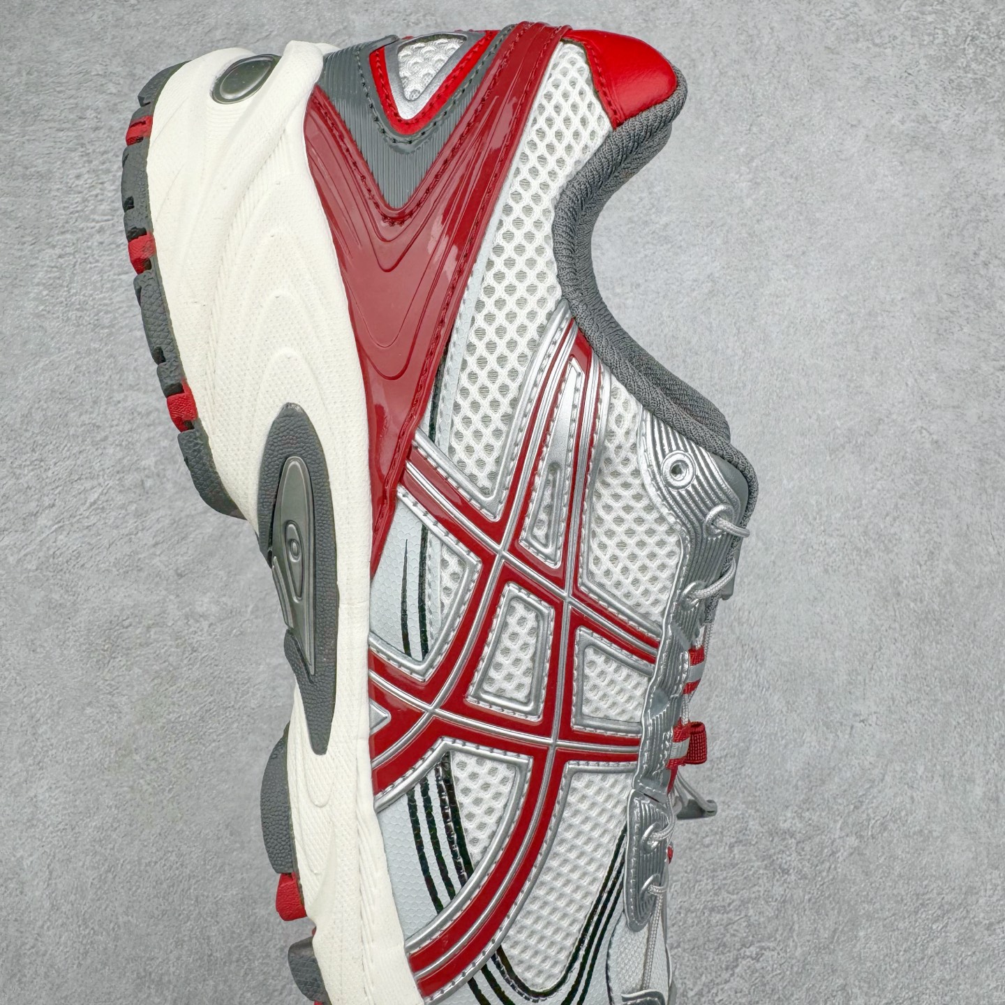 图片[6]-＃Lw纯原 ASICS Gel-Kahana TR V4 亚瑟士机能户外风系列低帮轻量缓震休闲运动跑步鞋 身处城市的喧嚣，内心的想象却永不停歇，Z世代处于现实的繁忙中始终想象着生活的另一种可能和对未知的展望。想象并非背离现实，而是对自我最真实的期待。为鼓励新世代青年唤起对自我的正向的想象，并展开积极的行动，ASICS亚瑟士于2024释出全新主题——唤想自定义。率先推出鞋款GEL-KAHANA TR V4，将出色的城市潮流与户外机能融为一体，实现无界想象与唤回真实自我的完美连结。于城市绽放姿态，唤想自定义。GEL-KAHANA TR V4融合了极具户外型格的设计细节。鞋款大底与中底采用了AHAR耐磨橡胶与GEL缓震胶技术，拥有良好的抓地力与舒适的穿着体验。鞋底所使用的一体化TPU稳定片，为更好地贴合GEL-KAHANA TR V4而全新开模再造，能有效防止脚部过度扭转与侧翻，在提供优秀稳定性的同时，进一步增强了鞋款的机能设计美学。快速系带系统在方便穿戴的同时，为户外运动提供了更优的防护。 GEL-KAHANA TR V4为日常穿着提供稳定、舒适的支撑，鼓励每个人在城市空间中的大胆探索，追寻无拘束的旷野之梦。尺码：36 37 37.5 38 39 39.5 40.5 41.5 42 42.5 43.5 44 44.5 45 46-选品中心