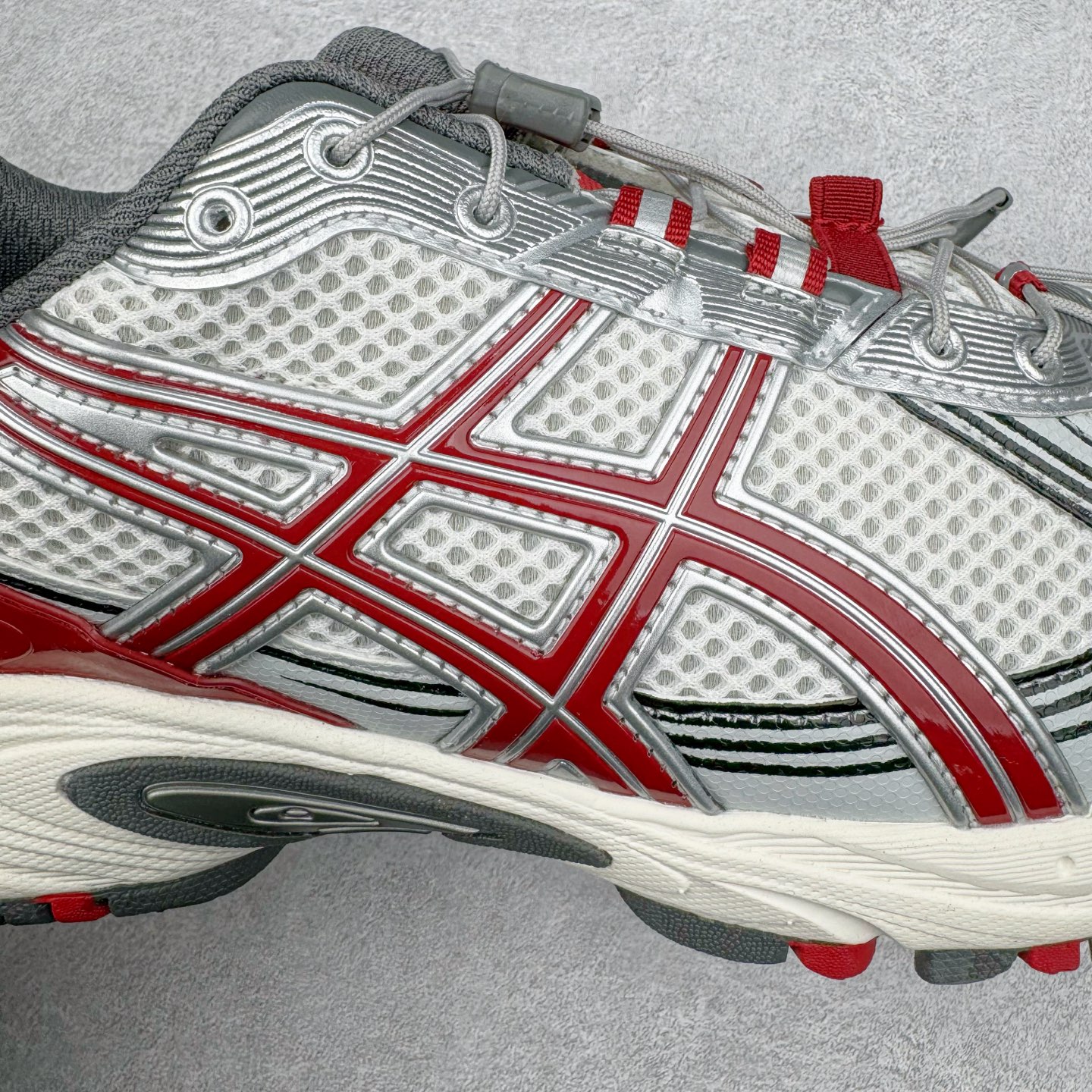 图片[17]-＃Lw纯原 ASICS Gel-Kahana TR V4 亚瑟士机能户外风系列低帮轻量缓震休闲运动跑步鞋 身处城市的喧嚣，内心的想象却永不停歇，Z世代处于现实的繁忙中始终想象着生活的另一种可能和对未知的展望。想象并非背离现实，而是对自我最真实的期待。为鼓励新世代青年唤起对自我的正向的想象，并展开积极的行动，ASICS亚瑟士于2024释出全新主题——唤想自定义。率先推出鞋款GEL-KAHANA TR V4，将出色的城市潮流与户外机能融为一体，实现无界想象与唤回真实自我的完美连结。于城市绽放姿态，唤想自定义。GEL-KAHANA TR V4融合了极具户外型格的设计细节。鞋款大底与中底采用了AHAR耐磨橡胶与GEL缓震胶技术，拥有良好的抓地力与舒适的穿着体验。鞋底所使用的一体化TPU稳定片，为更好地贴合GEL-KAHANA TR V4而全新开模再造，能有效防止脚部过度扭转与侧翻，在提供优秀稳定性的同时，进一步增强了鞋款的机能设计美学。快速系带系统在方便穿戴的同时，为户外运动提供了更优的防护。 GEL-KAHANA TR V4为日常穿着提供稳定、舒适的支撑，鼓励每个人在城市空间中的大胆探索，追寻无拘束的旷野之梦。尺码：36 37 37.5 38 39 39.5 40.5 41.5 42 42.5 43.5 44 44.5 45 46-选品中心