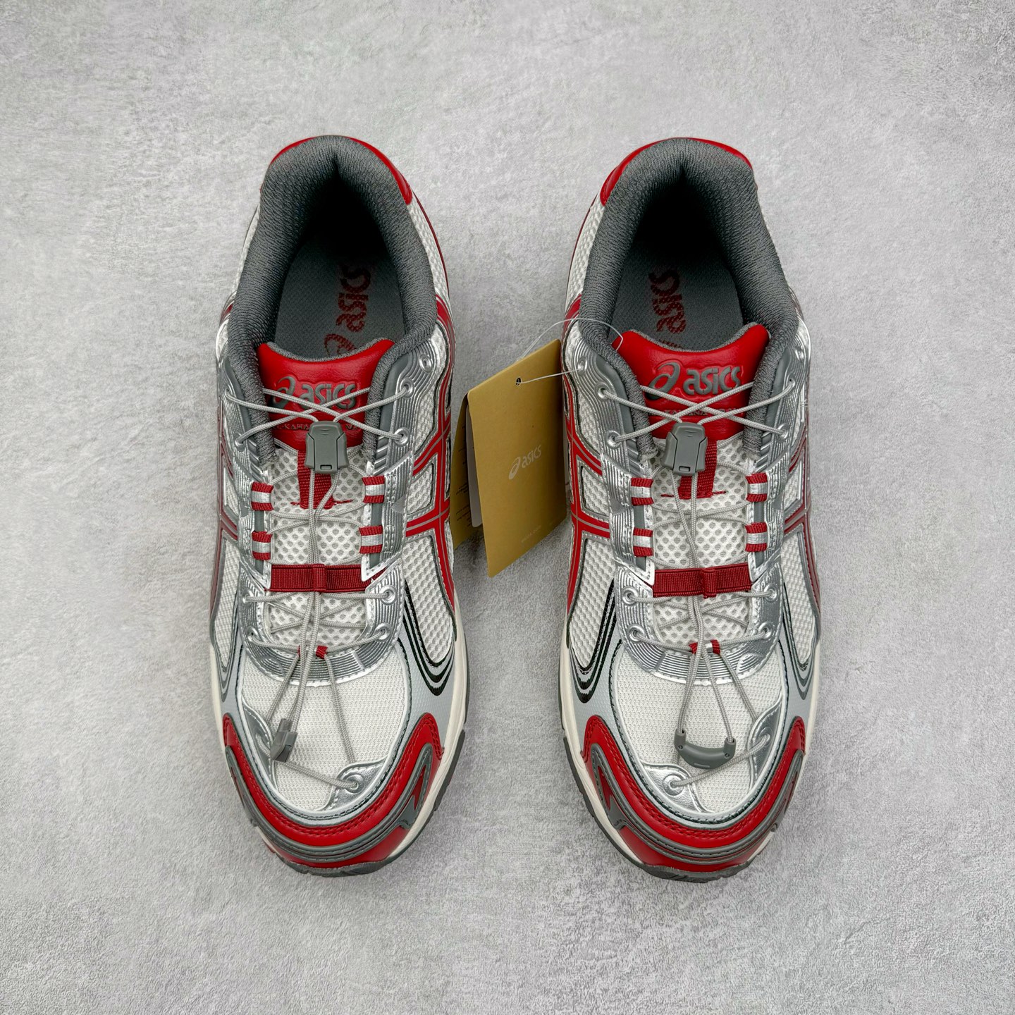 图片[2]-＃Lw纯原 ASICS Gel-Kahana TR V4 亚瑟士机能户外风系列低帮轻量缓震休闲运动跑步鞋 身处城市的喧嚣，内心的想象却永不停歇，Z世代处于现实的繁忙中始终想象着生活的另一种可能和对未知的展望。想象并非背离现实，而是对自我最真实的期待。为鼓励新世代青年唤起对自我的正向的想象，并展开积极的行动，ASICS亚瑟士于2024释出全新主题——唤想自定义。率先推出鞋款GEL-KAHANA TR V4，将出色的城市潮流与户外机能融为一体，实现无界想象与唤回真实自我的完美连结。于城市绽放姿态，唤想自定义。GEL-KAHANA TR V4融合了极具户外型格的设计细节。鞋款大底与中底采用了AHAR耐磨橡胶与GEL缓震胶技术，拥有良好的抓地力与舒适的穿着体验。鞋底所使用的一体化TPU稳定片，为更好地贴合GEL-KAHANA TR V4而全新开模再造，能有效防止脚部过度扭转与侧翻，在提供优秀稳定性的同时，进一步增强了鞋款的机能设计美学。快速系带系统在方便穿戴的同时，为户外运动提供了更优的防护。 GEL-KAHANA TR V4为日常穿着提供稳定、舒适的支撑，鼓励每个人在城市空间中的大胆探索，追寻无拘束的旷野之梦。尺码：36 37 37.5 38 39 39.5 40.5 41.5 42 42.5 43.5 44 44.5 45 46-选品中心