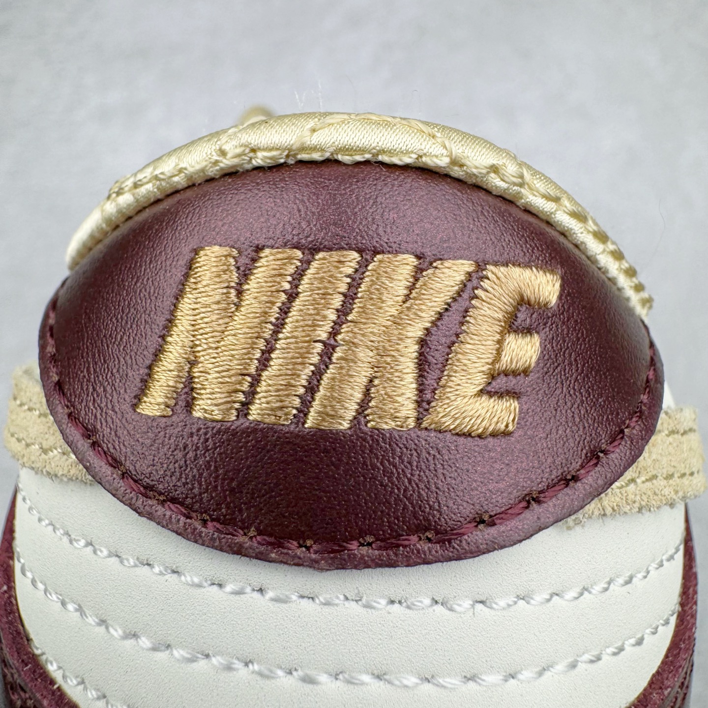 图片[15]-＃原盒版 NK Dunk Low 蛇年限定 白金酒红 HV5991-171 全新支线性价比拉满 迎合行情定价 正确头层皮料 细节均购入原鞋校对开发 全套原纸板楦头加持 细节品控鞋型稳定 独家私模官方最新原厂磨具打造大底 鞋头坡度极致还原 原盒原配 玻璃冲刀 超高清洁度 全鞋零毛边皮料切割 正确中底布背胶中底布拉帮走线 尺码：36 36.5 37.5 38 38.5 39 40 40.5 41 42 42.5 43 44 44.5 45 46-选品中心