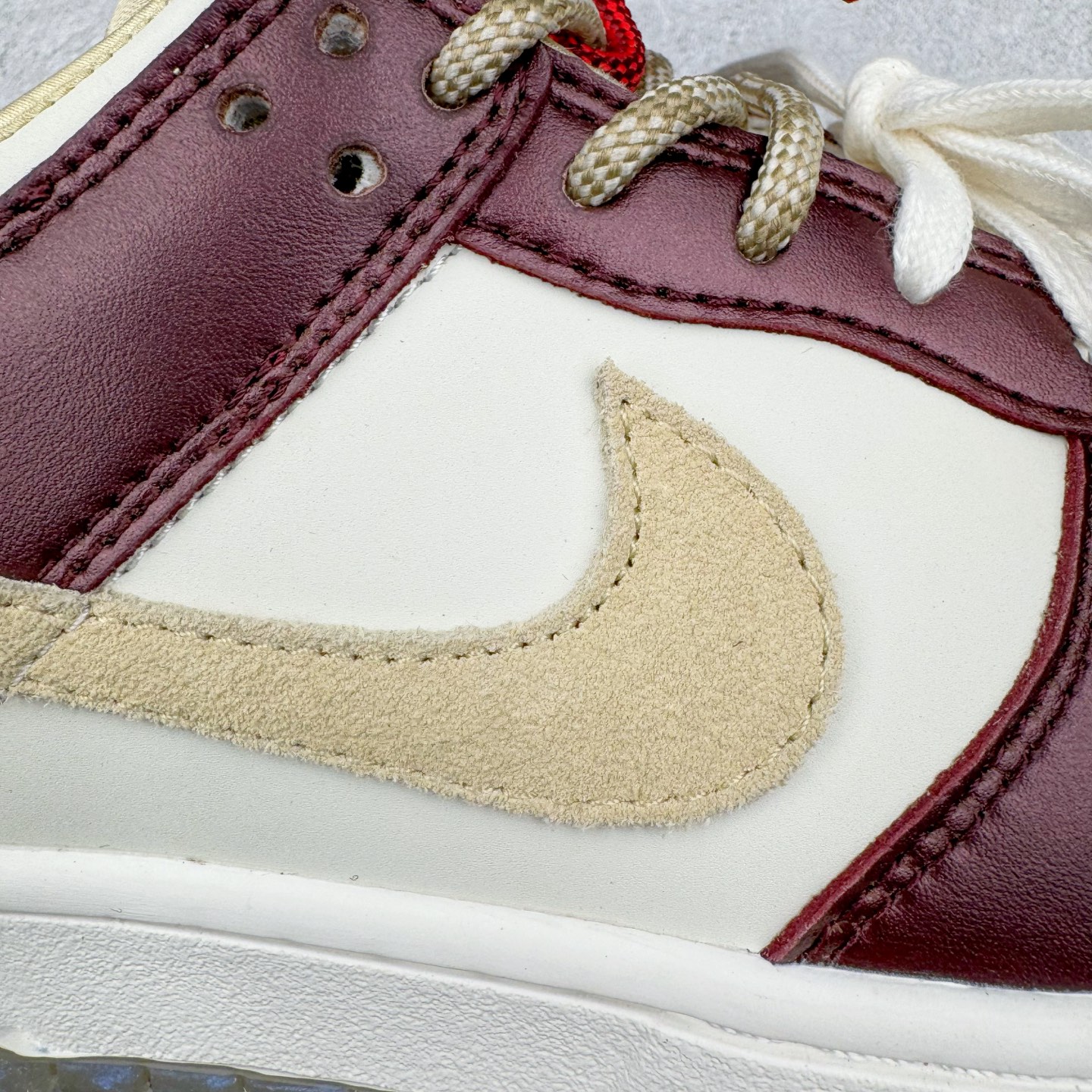 图片[17]-＃原盒版 NK Dunk Low 蛇年限定 白金酒红 HV5991-171 全新支线性价比拉满 迎合行情定价 正确头层皮料 细节均购入原鞋校对开发 全套原纸板楦头加持 细节品控鞋型稳定 独家私模官方最新原厂磨具打造大底 鞋头坡度极致还原 原盒原配 玻璃冲刀 超高清洁度 全鞋零毛边皮料切割 正确中底布背胶中底布拉帮走线 尺码：36 36.5 37.5 38 38.5 39 40 40.5 41 42 42.5 43 44 44.5 45 46-选品中心