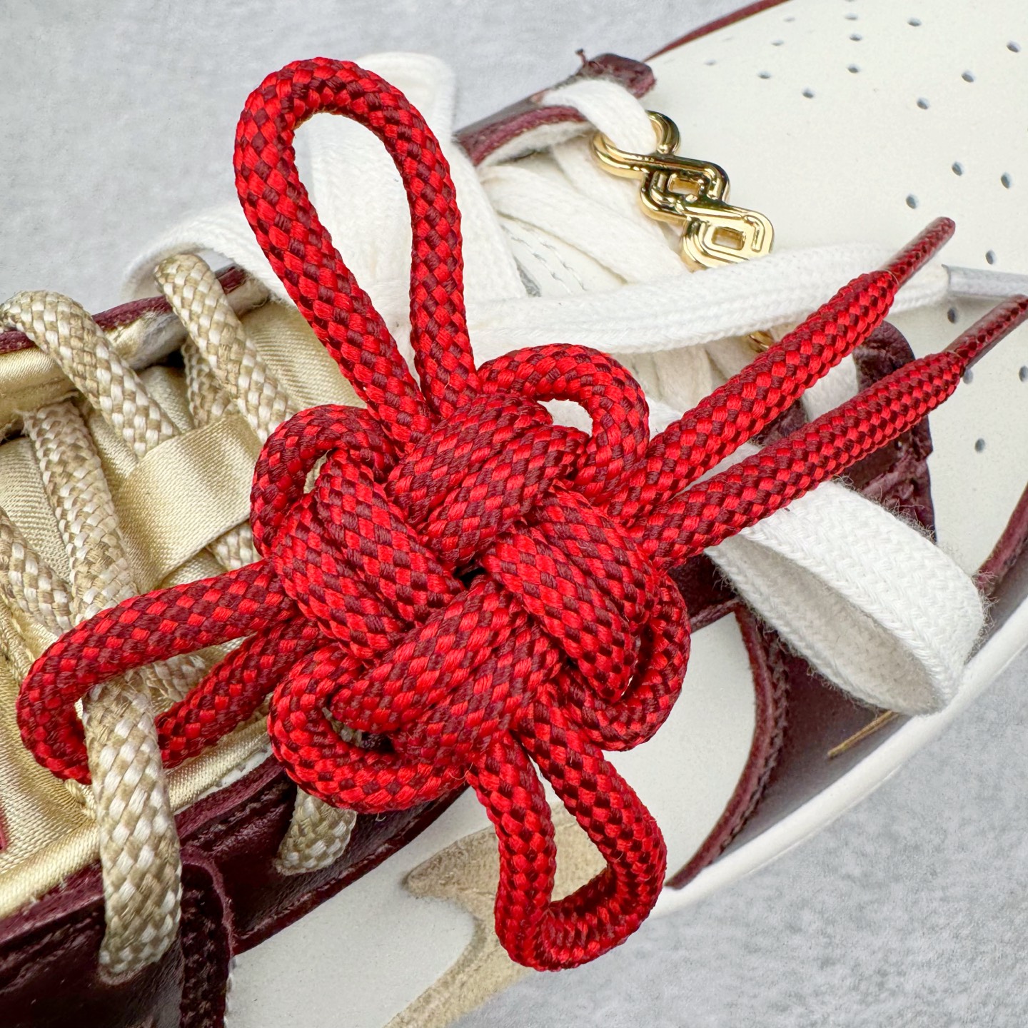 图片[13]-＃原盒版 NK Dunk Low 蛇年限定 白金酒红 HV5991-171 全新支线性价比拉满 迎合行情定价 正确头层皮料 细节均购入原鞋校对开发 全套原纸板楦头加持 细节品控鞋型稳定 独家私模官方最新原厂磨具打造大底 鞋头坡度极致还原 原盒原配 玻璃冲刀 超高清洁度 全鞋零毛边皮料切割 正确中底布背胶中底布拉帮走线 尺码：36 36.5 37.5 38 38.5 39 40 40.5 41 42 42.5 43 44 44.5 45 46-选品中心