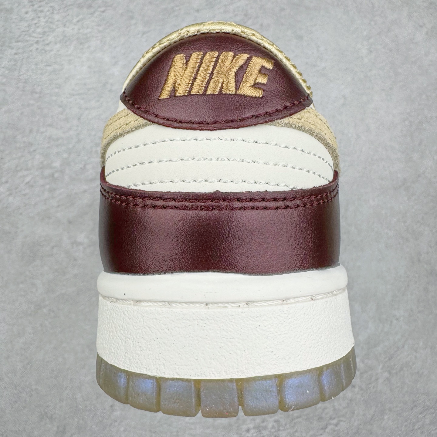 图片[8]-＃原盒版 NK Dunk Low 蛇年限定 白金酒红 HV5991-171 全新支线性价比拉满 迎合行情定价 正确头层皮料 细节均购入原鞋校对开发 全套原纸板楦头加持 细节品控鞋型稳定 独家私模官方最新原厂磨具打造大底 鞋头坡度极致还原 原盒原配 玻璃冲刀 超高清洁度 全鞋零毛边皮料切割 正确中底布背胶中底布拉帮走线 尺码：36 36.5 37.5 38 38.5 39 40 40.5 41 42 42.5 43 44 44.5 45 46-选品中心