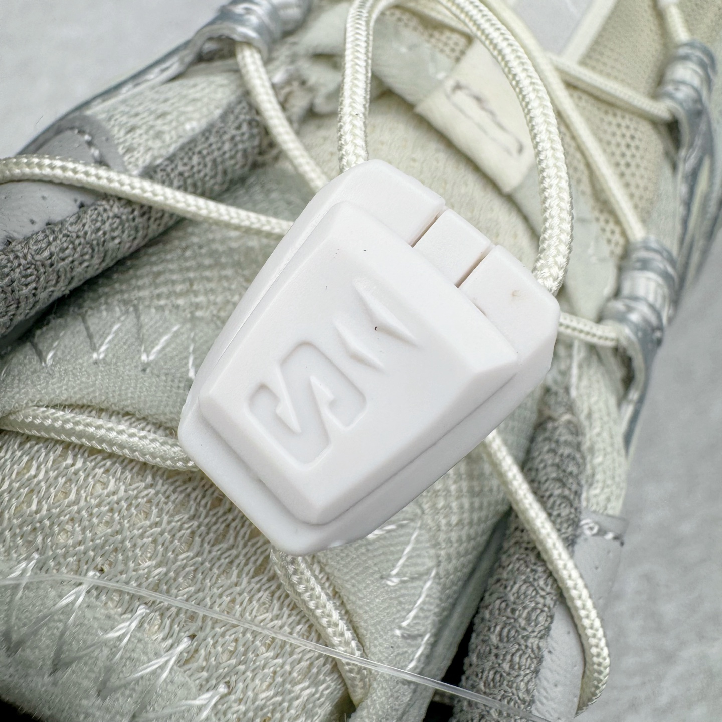 图片[13]-＃PK4.0 Salomon XT-QUEST ADV 萨洛蒙潮流越野机能户外功能鞋 基于市场现有版本全新升级调整改良 现阶段市场最强产物 全新主色陆续出货 大底描漆工整零瑕疵 鞋头定型弧度完美 纯原外贸平台特供订单 耗时半年巨作 全套原纸板楦头开发 原厂特供网布配套加持 确保原汁原味 完美呈现版型 原档数据独家私模五层组合大底 男女鞋同步官方开发至46.5 原装Ortholite轻量化鞋垫 中底布带钢印编号 原厂TPU锁扣 进口港宝加持 后跟自然饱满 还原公司包裹性 基于 SALOMON 初代 XT 鞋身造型并搭载 4D ADVANCED CHASSIS™ 大底打造而成 为这款 XT-QUEST 带来了多项足部控制与保护等功能性 如在运动过程中控制左右晃动的过程而提高稳定性、改善长途越野过程中足中到足尖的过渡、提高感知岩石的精确度以抵抗尖锐物体对脚底的伤害以及采用动态缓冲来增强穿着舒适感 从而减轻疲劳感 使XT-QUEST 成为一双舒适且安全的户外之履 尺码：36 36.5 37.5 38 38.5 39 40 40.5 41 42 42.5 43 44 44.5 45-选品中心