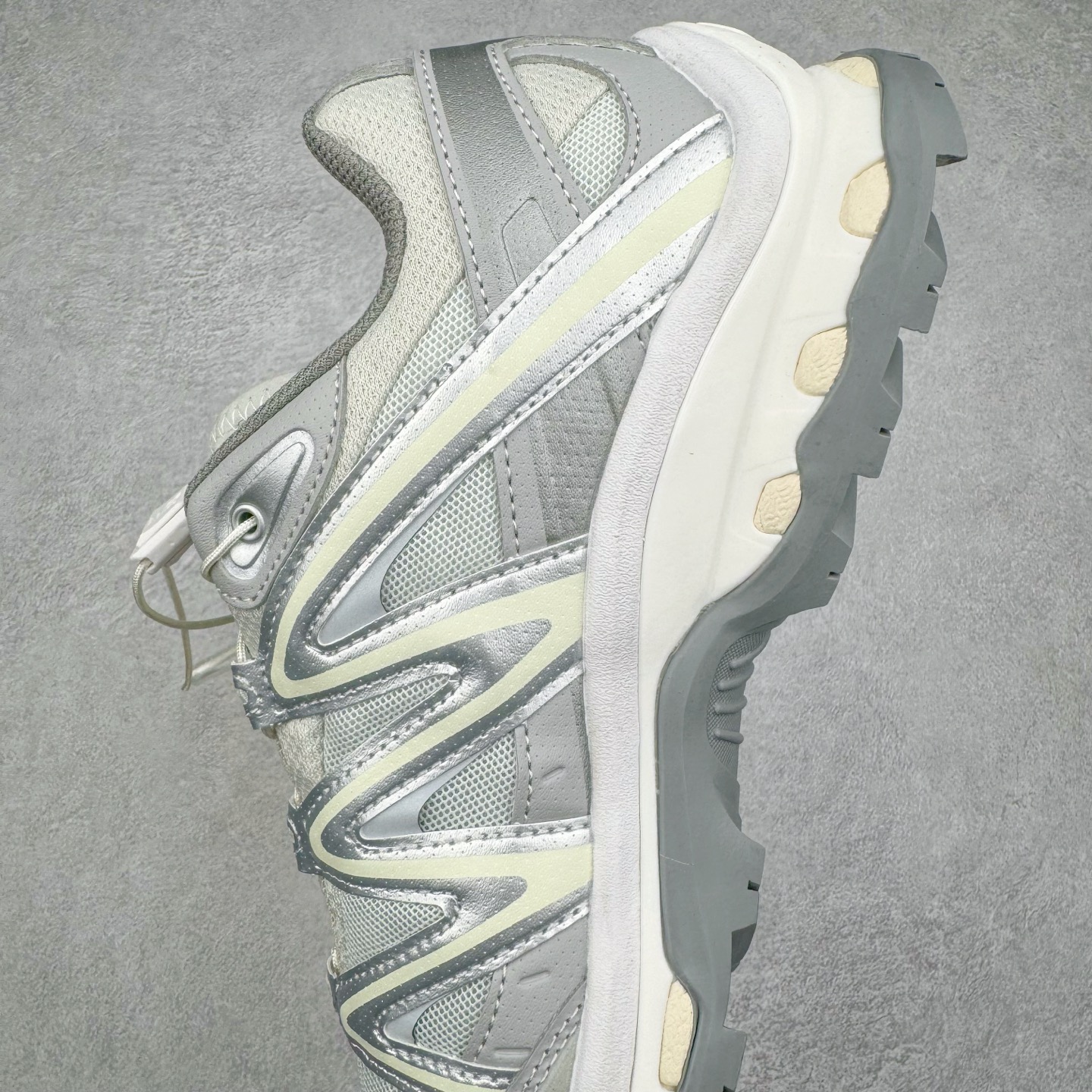 图片[7]-＃PK4.0 Salomon XT-QUEST ADV 萨洛蒙潮流越野机能户外功能鞋 基于市场现有版本全新升级调整改良 现阶段市场最强产物 全新主色陆续出货 大底描漆工整零瑕疵 鞋头定型弧度完美 纯原外贸平台特供订单 耗时半年巨作 全套原纸板楦头开发 原厂特供网布配套加持 确保原汁原味 完美呈现版型 原档数据独家私模五层组合大底 男女鞋同步官方开发至46.5 原装Ortholite轻量化鞋垫 中底布带钢印编号 原厂TPU锁扣 进口港宝加持 后跟自然饱满 还原公司包裹性 基于 SALOMON 初代 XT 鞋身造型并搭载 4D ADVANCED CHASSIS™ 大底打造而成 为这款 XT-QUEST 带来了多项足部控制与保护等功能性 如在运动过程中控制左右晃动的过程而提高稳定性、改善长途越野过程中足中到足尖的过渡、提高感知岩石的精确度以抵抗尖锐物体对脚底的伤害以及采用动态缓冲来增强穿着舒适感 从而减轻疲劳感 使XT-QUEST 成为一双舒适且安全的户外之履 尺码：36 36.5 37.5 38 38.5 39 40 40.5 41 42 42.5 43 44 44.5 45-选品中心