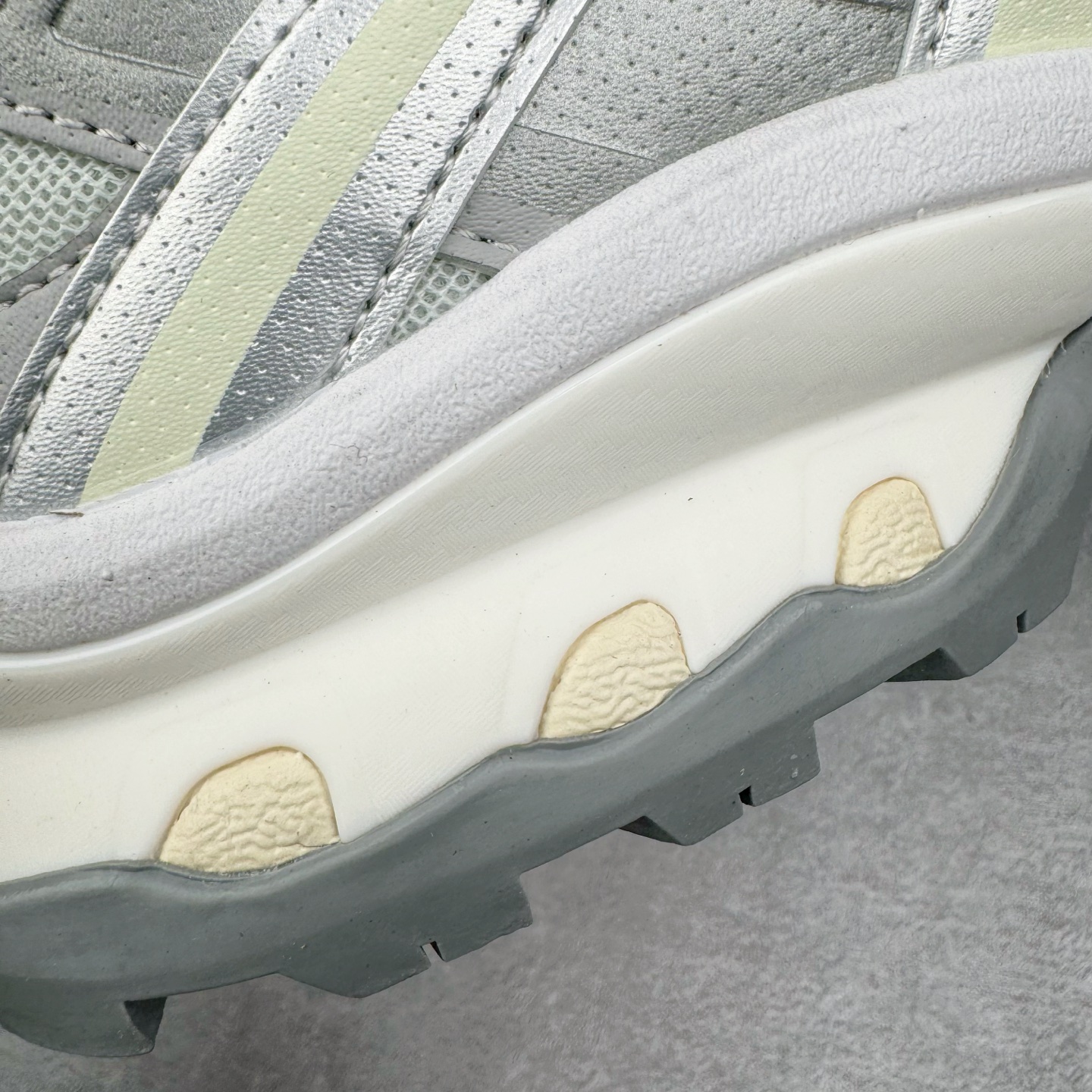 图片[19]-＃PK4.0 Salomon XT-QUEST ADV 萨洛蒙潮流越野机能户外功能鞋 基于市场现有版本全新升级调整改良 现阶段市场最强产物 全新主色陆续出货 大底描漆工整零瑕疵 鞋头定型弧度完美 纯原外贸平台特供订单 耗时半年巨作 全套原纸板楦头开发 原厂特供网布配套加持 确保原汁原味 完美呈现版型 原档数据独家私模五层组合大底 男女鞋同步官方开发至46.5 原装Ortholite轻量化鞋垫 中底布带钢印编号 原厂TPU锁扣 进口港宝加持 后跟自然饱满 还原公司包裹性 基于 SALOMON 初代 XT 鞋身造型并搭载 4D ADVANCED CHASSIS™ 大底打造而成 为这款 XT-QUEST 带来了多项足部控制与保护等功能性 如在运动过程中控制左右晃动的过程而提高稳定性、改善长途越野过程中足中到足尖的过渡、提高感知岩石的精确度以抵抗尖锐物体对脚底的伤害以及采用动态缓冲来增强穿着舒适感 从而减轻疲劳感 使XT-QUEST 成为一双舒适且安全的户外之履 尺码：36 36.5 37.5 38 38.5 39 40 40.5 41 42 42.5 43 44 44.5 45-选品中心