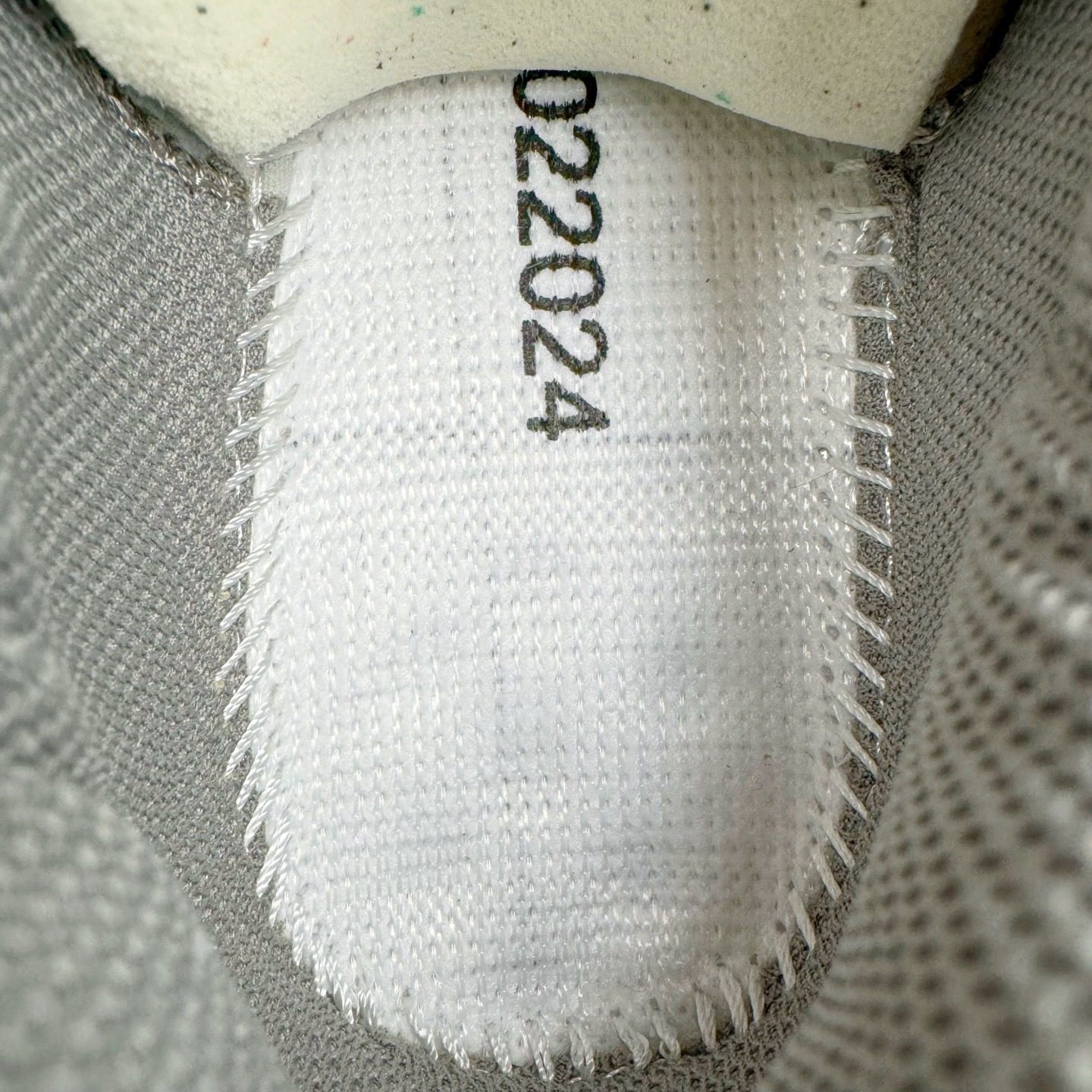 图片[10]-＃PK4.0 Salomon XT-QUEST ADV 萨洛蒙潮流越野机能户外功能鞋 基于市场现有版本全新升级调整改良 现阶段市场最强产物 全新主色陆续出货 大底描漆工整零瑕疵 鞋头定型弧度完美 纯原外贸平台特供订单 耗时半年巨作 全套原纸板楦头开发 原厂特供网布配套加持 确保原汁原味 完美呈现版型 原档数据独家私模五层组合大底 男女鞋同步官方开发至46.5 原装Ortholite轻量化鞋垫 中底布带钢印编号 原厂TPU锁扣 进口港宝加持 后跟自然饱满 还原公司包裹性 基于 SALOMON 初代 XT 鞋身造型并搭载 4D ADVANCED CHASSIS™ 大底打造而成 为这款 XT-QUEST 带来了多项足部控制与保护等功能性 如在运动过程中控制左右晃动的过程而提高稳定性、改善长途越野过程中足中到足尖的过渡、提高感知岩石的精确度以抵抗尖锐物体对脚底的伤害以及采用动态缓冲来增强穿着舒适感 从而减轻疲劳感 使XT-QUEST 成为一双舒适且安全的户外之履 尺码：36 36.5 37.5 38 38.5 39 40 40.5 41 42 42.5 43 44 44.5 45-选品中心