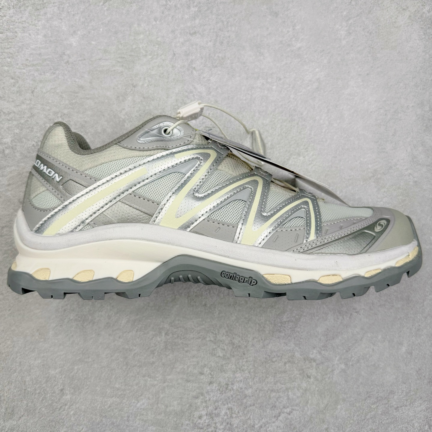 ＃PK4.0 Salomon XT-QUEST ADV 萨洛蒙潮流越野机能户外功能鞋 基于市场现有版本全新升级调整改良 现阶段市场最强产物 全新主色陆续出货 大底描漆工整零瑕疵 鞋头定型弧度完美 纯原外贸平台特供订单 耗时半年巨作 全套原纸板楦头开发 原厂特供网布配套加持 确保原汁原味 完美呈现版型 原档数据独家私模五层组合大底 男女鞋同步官方开发至46.5 原装Ortholite轻量化鞋垫 中底布带钢印编号 原厂TPU锁扣 进口港宝加持 后跟自然饱满 还原公司包裹性 基于 SALOMON 初代 XT 鞋身造型并搭载 4D ADVANCED CHASSIS™ 大底打造而成 为这款 XT-QUEST 带来了多项足部控制与保护等功能性 如在运动过程中控制左右晃动的过程而提高稳定性、改善长途越野过程中足中到足尖的过渡、提高感知岩石的精确度以抵抗尖锐物体对脚底的伤害以及采用动态缓冲来增强穿着舒适感 从而减轻疲劳感 使XT-QUEST 成为一双舒适且安全的户外之履 尺码：36 36.5 37.5 38 38.5 39 40 40.5 41 42 42.5 43 44 44.5 45-选品中心