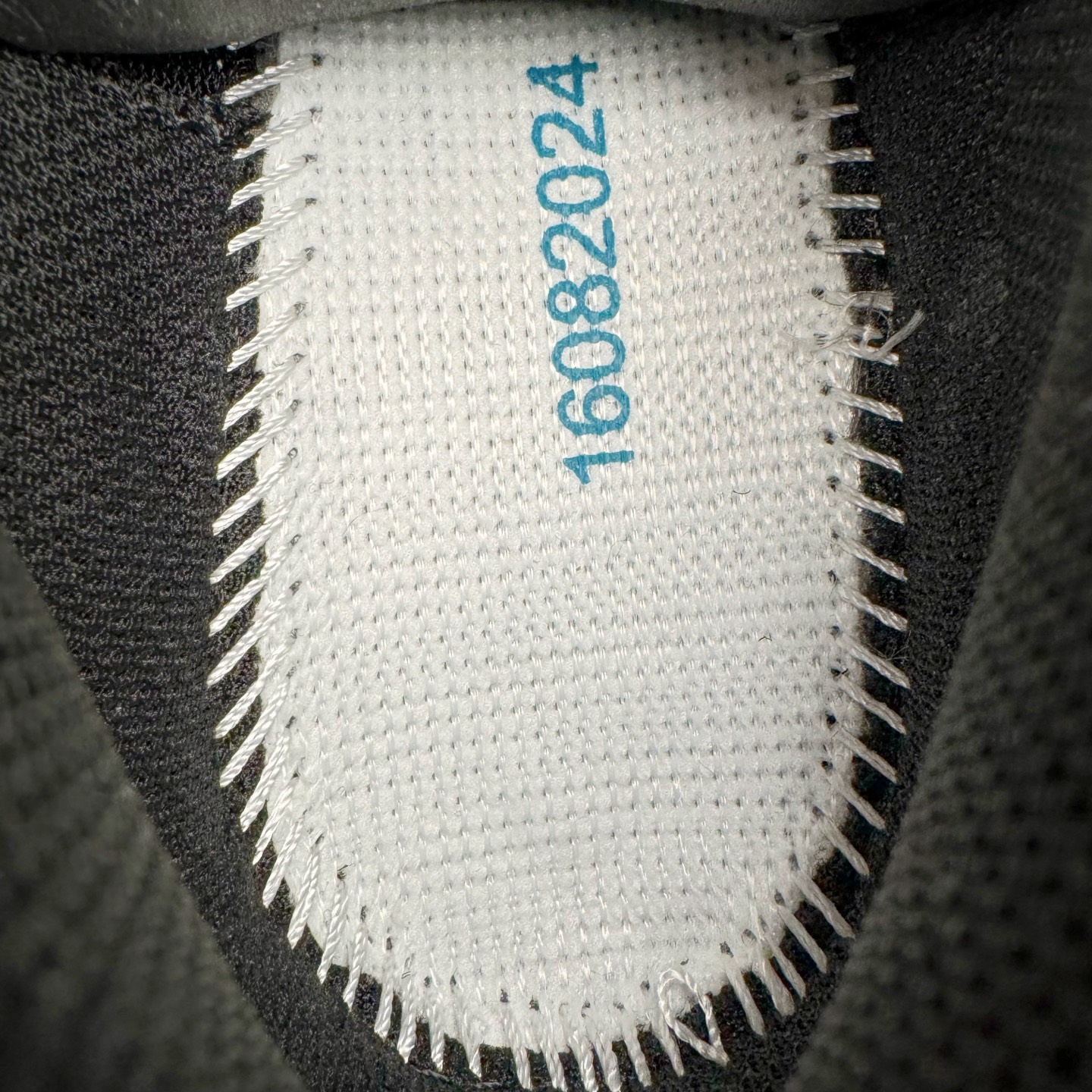 图片[10]-＃PK4.0 SALOMON XA Pro 3D ADV 萨洛蒙潮流越野机能户外功能鞋 基于市场现有版本全新升级调整改良 现阶段市场最强产物 全新主色陆续出货 大底描漆工整零瑕疵 鞋头定型弧度完 纯原外贸平台特供订单 耗时半年巨作 全套原纸板楦头开发 原厂特供网布配套加持 确保原汁原味 完美呈现版型 原档数据独家私模五层组合大底 原装Ortholite轻量化鞋垫 中底布带钢印编号 原厂TPU锁扣 进口港宝加持 后跟自然饱满 还原公司包裹性 鞋面采用SENSIFT贴合技术 全方位贴合包裹脚型 鞋跟部鞋底牵引设计 提供强大的抓地性能 更适应野外崎岖不平的道路 其3D ADVANCED CHASSIS底盘 材料轻量大化 钉齿设计更具稳定性 防护性 鞋底易磨损区运用CONTAGRIP高耐磨材料 应对城市硬质路面长距离跑考验 尺码：36 36.5 37.5 38 38.5 39 40 40.5 41 42 42.5 43 44 44.5 45-选品中心