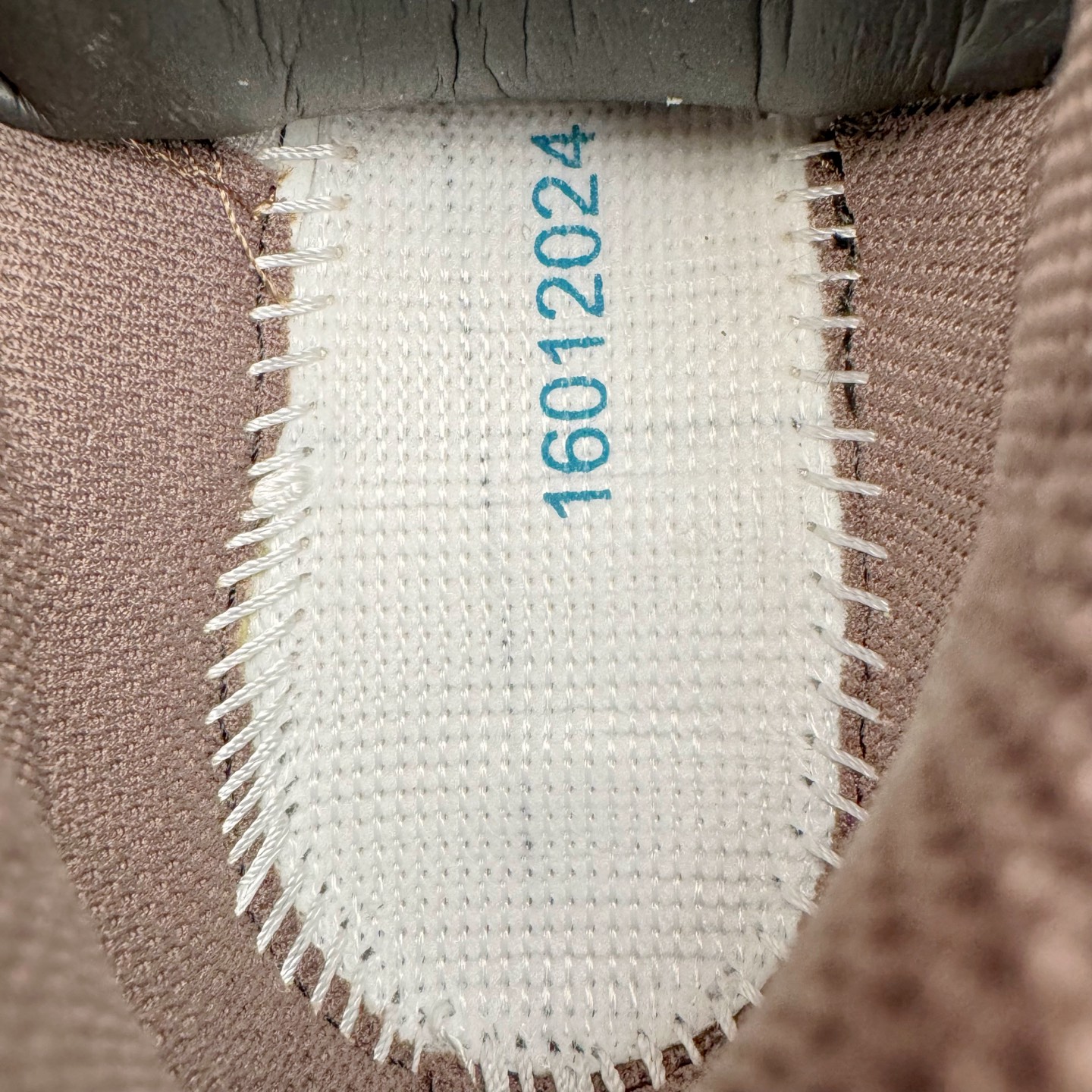 图片[10]-＃PK4.0 SALOMON XA Pro 3D ADV 萨洛蒙潮流越野机能户外功能鞋 基于市场现有版本全新升级调整改良 现阶段市场最强产物 全新主色陆续出货 大底描漆工整零瑕疵 鞋头定型弧度完 纯原外贸平台特供订单 耗时半年巨作 全套原纸板楦头开发 原厂特供网布配套加持 确保原汁原味 完美呈现版型 原档数据独家私模五层组合大底 原装Ortholite轻量化鞋垫 中底布带钢印编号 原厂TPU锁扣 进口港宝加持 后跟自然饱满 还原公司包裹性 鞋面采用SENSIFT贴合技术 全方位贴合包裹脚型 鞋跟部鞋底牵引设计 提供强大的抓地性能 更适应野外崎岖不平的道路 其3D ADVANCED CHASSIS底盘 材料轻量大化 钉齿设计更具稳定性 防护性 鞋底易磨损区运用CONTAGRIP高耐磨材料 应对城市硬质路面长距离跑考验 尺码：36 36.5 37.5 38 38.5 39 40 40.5 41 42 42.5 43 44 44.5 45-选品中心