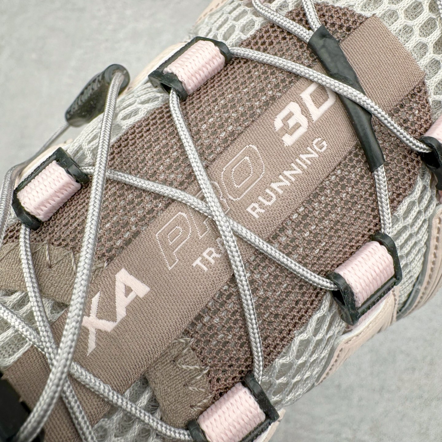 图片[13]-＃PK4.0 SALOMON XA Pro 3D ADV 萨洛蒙潮流越野机能户外功能鞋 基于市场现有版本全新升级调整改良 现阶段市场最强产物 全新主色陆续出货 大底描漆工整零瑕疵 鞋头定型弧度完 纯原外贸平台特供订单 耗时半年巨作 全套原纸板楦头开发 原厂特供网布配套加持 确保原汁原味 完美呈现版型 原档数据独家私模五层组合大底 原装Ortholite轻量化鞋垫 中底布带钢印编号 原厂TPU锁扣 进口港宝加持 后跟自然饱满 还原公司包裹性 鞋面采用SENSIFT贴合技术 全方位贴合包裹脚型 鞋跟部鞋底牵引设计 提供强大的抓地性能 更适应野外崎岖不平的道路 其3D ADVANCED CHASSIS底盘 材料轻量大化 钉齿设计更具稳定性 防护性 鞋底易磨损区运用CONTAGRIP高耐磨材料 应对城市硬质路面长距离跑考验 尺码：36 36.5 37.5 38 38.5 39 40 40.5 41 42 42.5 43 44 44.5 45-选品中心