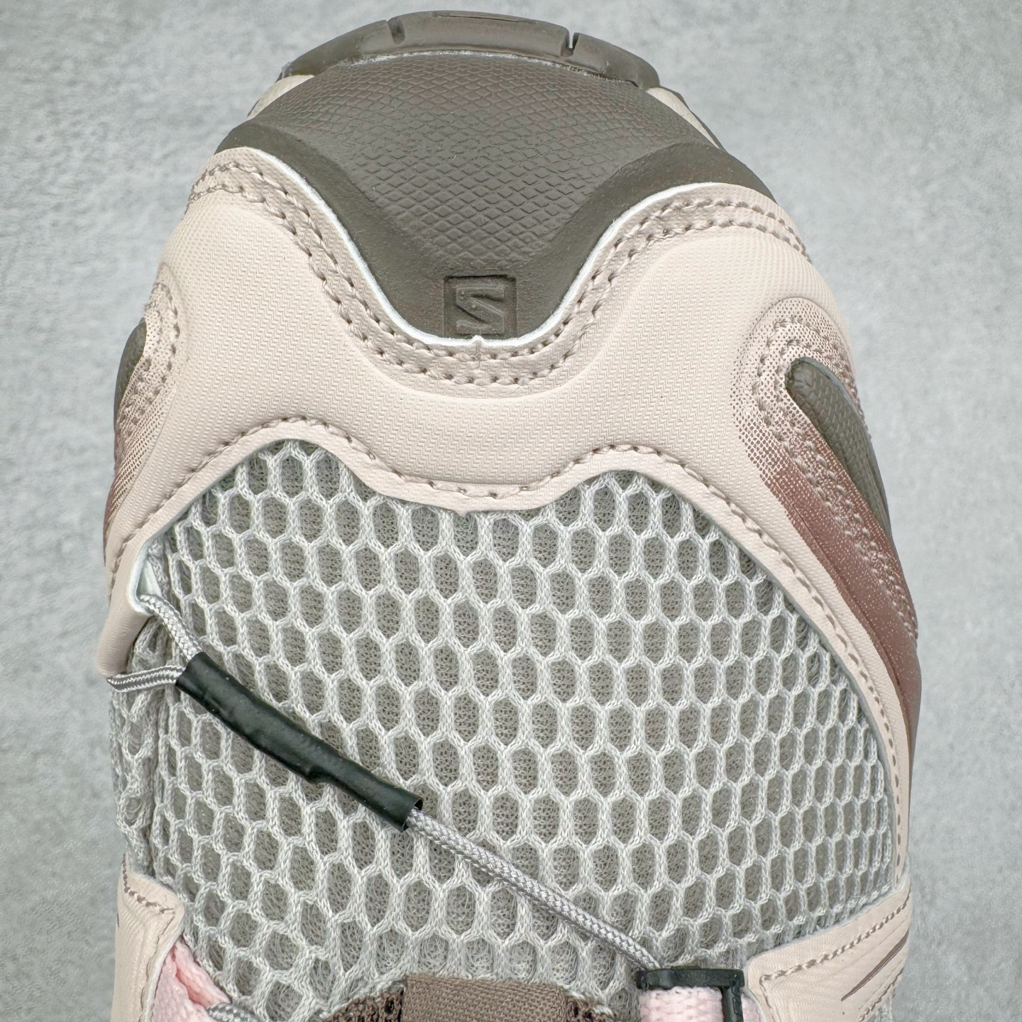 图片[16]-＃PK4.0 SALOMON XA Pro 3D ADV 萨洛蒙潮流越野机能户外功能鞋 基于市场现有版本全新升级调整改良 现阶段市场最强产物 全新主色陆续出货 大底描漆工整零瑕疵 鞋头定型弧度完 纯原外贸平台特供订单 耗时半年巨作 全套原纸板楦头开发 原厂特供网布配套加持 确保原汁原味 完美呈现版型 原档数据独家私模五层组合大底 原装Ortholite轻量化鞋垫 中底布带钢印编号 原厂TPU锁扣 进口港宝加持 后跟自然饱满 还原公司包裹性 鞋面采用SENSIFT贴合技术 全方位贴合包裹脚型 鞋跟部鞋底牵引设计 提供强大的抓地性能 更适应野外崎岖不平的道路 其3D ADVANCED CHASSIS底盘 材料轻量大化 钉齿设计更具稳定性 防护性 鞋底易磨损区运用CONTAGRIP高耐磨材料 应对城市硬质路面长距离跑考验 尺码：36 36.5 37.5 38 38.5 39 40 40.5 41 42 42.5 43 44 44.5 45-选品中心