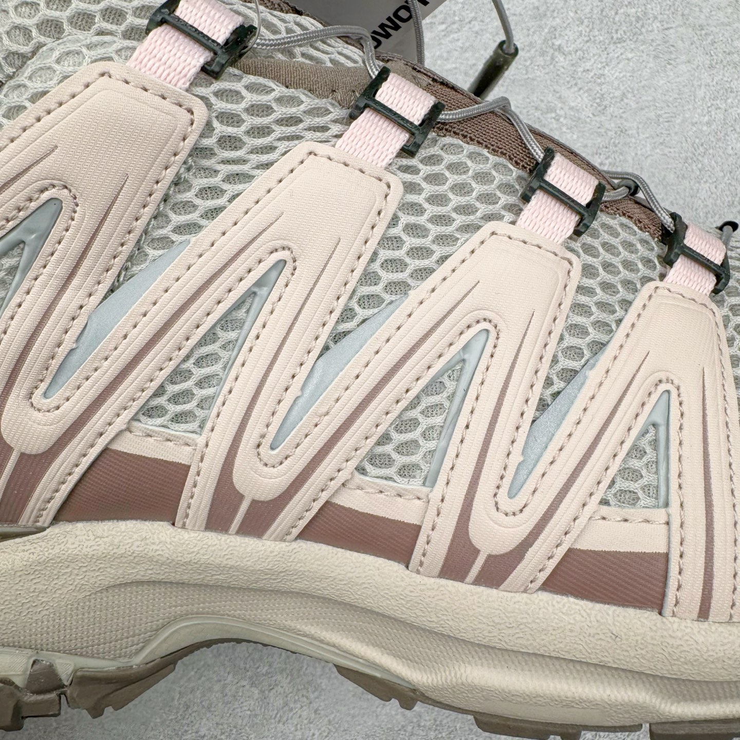 图片[19]-＃PK4.0 SALOMON XA Pro 3D ADV 萨洛蒙潮流越野机能户外功能鞋 基于市场现有版本全新升级调整改良 现阶段市场最强产物 全新主色陆续出货 大底描漆工整零瑕疵 鞋头定型弧度完 纯原外贸平台特供订单 耗时半年巨作 全套原纸板楦头开发 原厂特供网布配套加持 确保原汁原味 完美呈现版型 原档数据独家私模五层组合大底 原装Ortholite轻量化鞋垫 中底布带钢印编号 原厂TPU锁扣 进口港宝加持 后跟自然饱满 还原公司包裹性 鞋面采用SENSIFT贴合技术 全方位贴合包裹脚型 鞋跟部鞋底牵引设计 提供强大的抓地性能 更适应野外崎岖不平的道路 其3D ADVANCED CHASSIS底盘 材料轻量大化 钉齿设计更具稳定性 防护性 鞋底易磨损区运用CONTAGRIP高耐磨材料 应对城市硬质路面长距离跑考验 尺码：36 36.5 37.5 38 38.5 39 40 40.5 41 42 42.5 43 44 44.5 45-选品中心