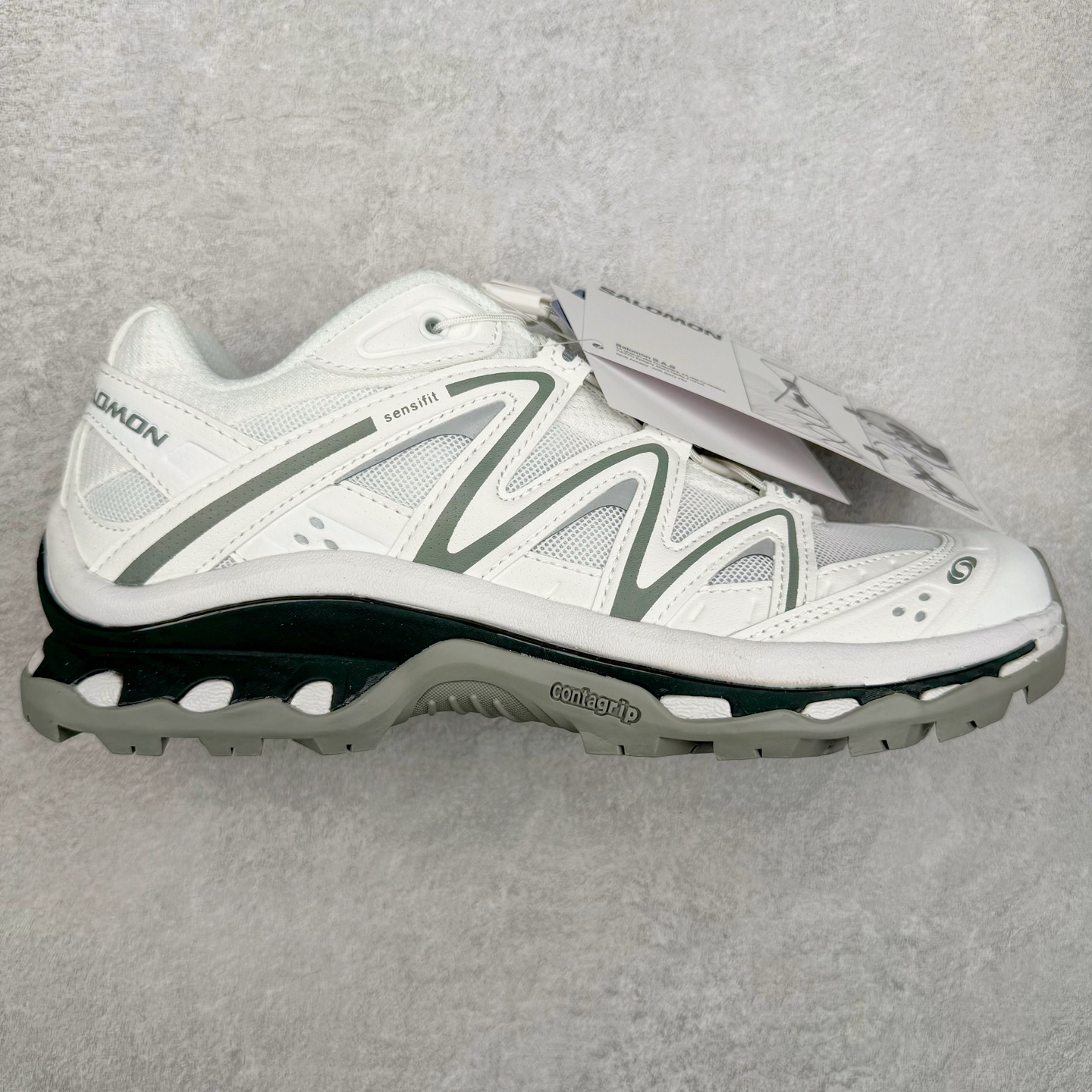 ＃PK4.0 Salomon XT-QUEST ADV 萨洛蒙潮流越野机能户外功能鞋 基于市场现有版本全新升级调整改良 现阶段市场最强产物 全新主色陆续出货 大底描漆工整零瑕疵 鞋头定型弧度完美 纯原外贸平台特供订单 耗时半年巨作 全套原纸板楦头开发 原厂特供网布配套加持 确保原汁原味 完美呈现版型 原档数据独家私模五层组合大底 男女鞋同步官方开发至46.5 原装Ortholite轻量化鞋垫 中底布带钢印编号 原厂TPU锁扣 进口港宝加持 后跟自然饱满 还原公司包裹性 基于 SALOMON 初代 XT 鞋身造型并搭载 4D ADVANCED CHASSIS™ 大底打造而成 为这款 XT-QUEST 带来了多项足部控制与保护等功能性 如在运动过程中控制左右晃动的过程而提高稳定性、改善长途越野过程中足中到足尖的过渡、提高感知岩石的精确度以抵抗尖锐物体对脚底的伤害以及采用动态缓冲来增强穿着舒适感 从而减轻疲劳感 使XT-QUEST 成为一双舒适且安全的户外之履 尺码：36 36.5 37.5 38 38.5 39 40 40.5 41 42 42.5 43 44 44.5 45-选品中心