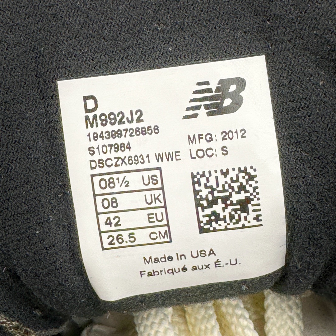 图片[17]-＃M纯原 JJJJound x New Balance M992J2 新百伦NB992 联名总统复古慢跑鞋 灰棕 正确3M反光细节 原楦原纸版开发 正确6层组合底模精密开发 后跟透明TPU水晶装饰条稳固 沿用了引以为傲的跑鞋手工技艺 采用猪皮绒面并包裹局部透气网面的鞋身设计 菱网鞋舌上刻有New Balance USA 鞋面依旧身着经典的大热之灰 彰显了其高端的品质身份 尺码：36 37 37.5 38 38.5 39 40 40.5 41.5 42 42.5 43 44 45 46.5-选品中心