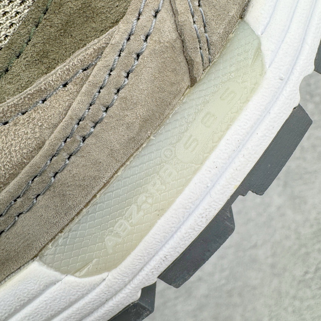 图片[15]-＃M纯原 JJJJound x New Balance M992J2 新百伦NB992 联名总统复古慢跑鞋 灰棕 正确3M反光细节 原楦原纸版开发 正确6层组合底模精密开发 后跟透明TPU水晶装饰条稳固 沿用了引以为傲的跑鞋手工技艺 采用猪皮绒面并包裹局部透气网面的鞋身设计 菱网鞋舌上刻有New Balance USA 鞋面依旧身着经典的大热之灰 彰显了其高端的品质身份 尺码：36 37 37.5 38 38.5 39 40 40.5 41.5 42 42.5 43 44 45 46.5-选品中心