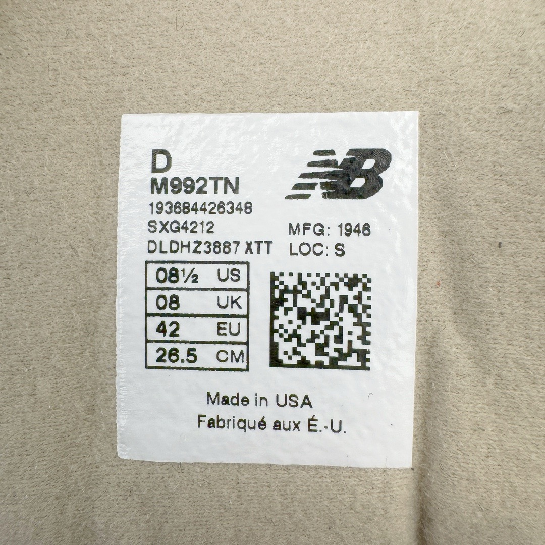 图片[16]-＃M纯原 New Balance M992TN 新百伦NB992总统复古慢跑鞋 卡其色 正确3M反光细节 原楦原纸版开发 正确6层组合底模精密开发 后跟透明TPU水晶装饰条稳固 沿用了引以为傲的跑鞋手工技艺 采用猪皮绒面并包裹局部透气网面的鞋身设计 菱网鞋舌上刻有New Balance USA 鞋面依旧身着经典的大热之灰 彰显了其高端的品质身份 尺码：36 37 37.5 38 38.5 39 40 40.5 41.5 42 42.5 43 44 45 46.5-选品中心