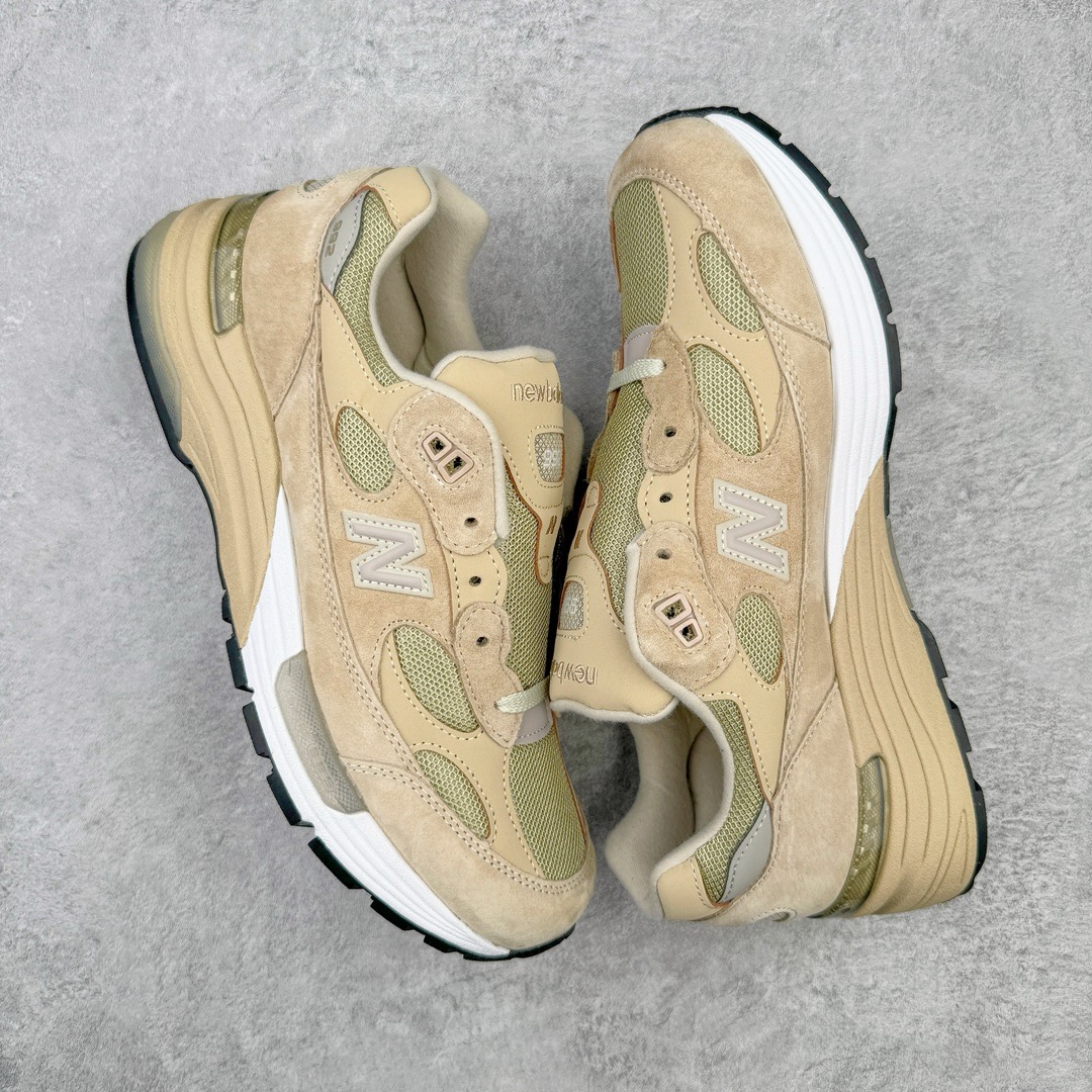 图片[18]-＃M纯原 New Balance M992TN 新百伦NB992总统复古慢跑鞋 卡其色 正确3M反光细节 原楦原纸版开发 正确6层组合底模精密开发 后跟透明TPU水晶装饰条稳固 沿用了引以为傲的跑鞋手工技艺 采用猪皮绒面并包裹局部透气网面的鞋身设计 菱网鞋舌上刻有New Balance USA 鞋面依旧身着经典的大热之灰 彰显了其高端的品质身份 尺码：36 37 37.5 38 38.5 39 40 40.5 41.5 42 42.5 43 44 45 46.5-选品中心