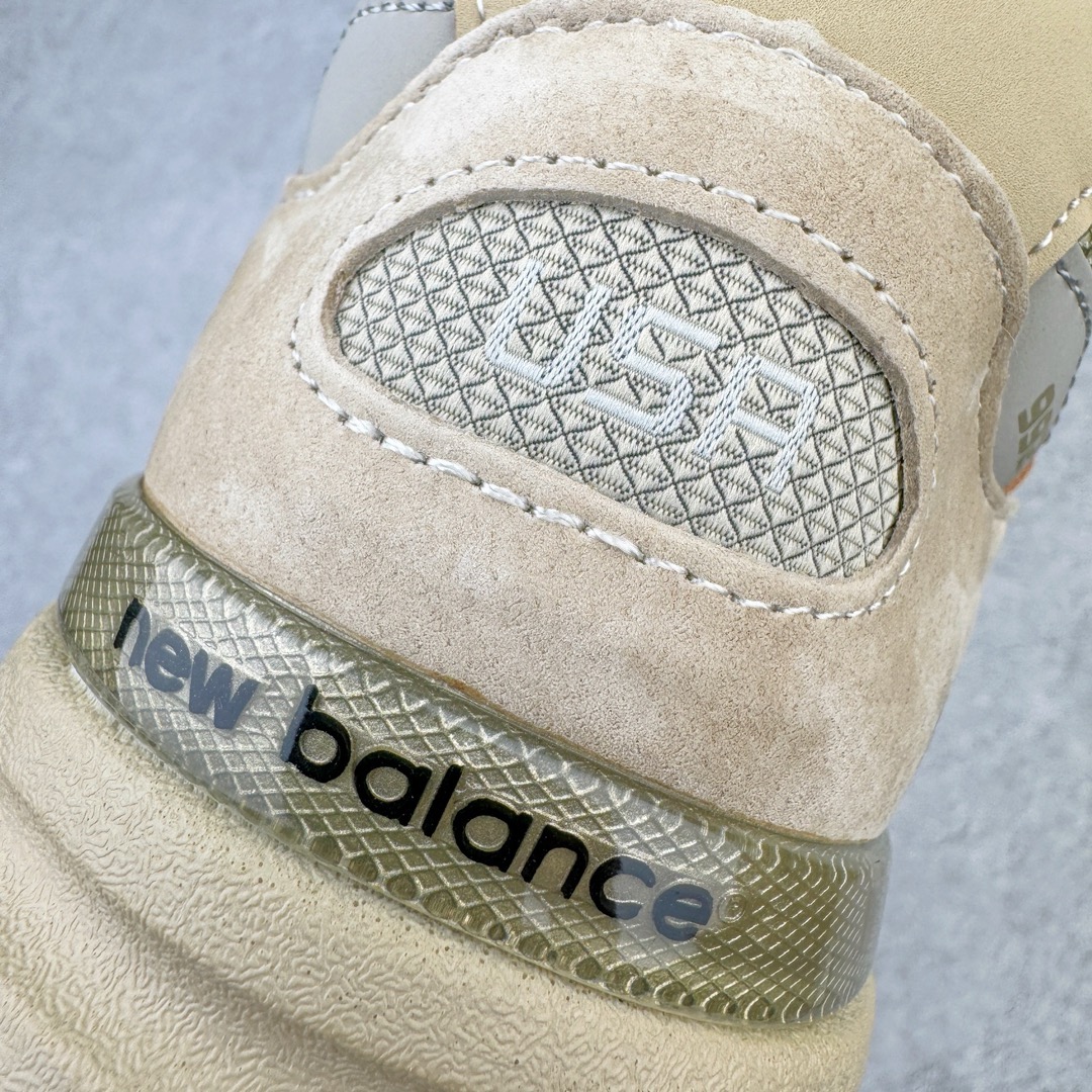 图片[11]-＃M纯原 New Balance M992TN 新百伦NB992总统复古慢跑鞋 卡其色 正确3M反光细节 原楦原纸版开发 正确6层组合底模精密开发 后跟透明TPU水晶装饰条稳固 沿用了引以为傲的跑鞋手工技艺 采用猪皮绒面并包裹局部透气网面的鞋身设计 菱网鞋舌上刻有New Balance USA 鞋面依旧身着经典的大热之灰 彰显了其高端的品质身份 尺码：36 37 37.5 38 38.5 39 40 40.5 41.5 42 42.5 43 44 45 46.5-选品中心