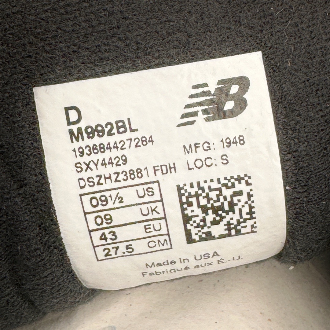 图片[13]-＃M纯原 New Balance M992BL 新百伦NB992总统复古慢跑鞋 黑色 正确3M反光细节 原楦原纸版开发 正确6层组合底模精密开发 后跟透明TPU水晶装饰条稳固 沿用了引以为傲的跑鞋手工技艺 采用猪皮绒面并包裹局部透气网面的鞋身设计 菱网鞋舌上刻有New Balance USA 鞋面依旧身着经典的大热之灰 彰显了其高端的品质身份 尺码：36 37 37.5 38 38.5 39 40 40.5 41.5 42 42.5 43 44 45 46.5-选品中心