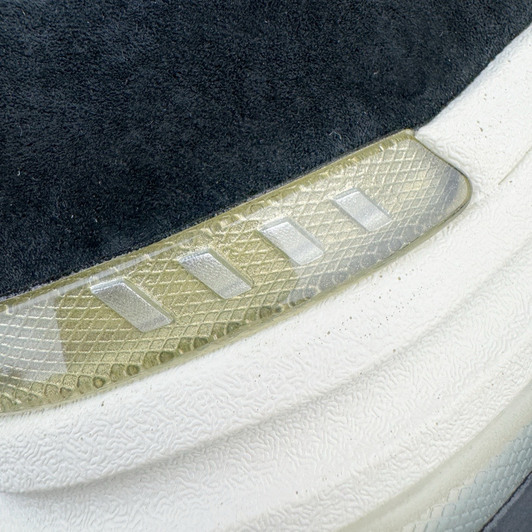 图片[12]-＃M纯原 New Balance M992BL 新百伦NB992总统复古慢跑鞋 黑色 正确3M反光细节 原楦原纸版开发 正确6层组合底模精密开发 后跟透明TPU水晶装饰条稳固 沿用了引以为傲的跑鞋手工技艺 采用猪皮绒面并包裹局部透气网面的鞋身设计 菱网鞋舌上刻有New Balance USA 鞋面依旧身着经典的大热之灰 彰显了其高端的品质身份 尺码：36 37 37.5 38 38.5 39 40 40.5 41.5 42 42.5 43 44 45 46.5-选品中心