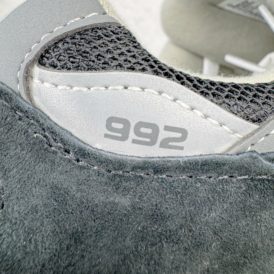 图片[12]-＃M纯原 New Balance M992EB 新百伦NB992总统复古慢跑鞋 黑色 正确3M反光细节 原楦原纸版开发 正确6层组合底模精密开发 后跟透明TPU水晶装饰条稳固 沿用了引以为傲的跑鞋手工技艺 采用猪皮绒面并包裹局部透气网面的鞋身设计 菱网鞋舌上刻有New Balance USA 鞋面依旧身着经典的大热之灰 彰显了其高端的品质身份 尺码：36 37 37.5 38 38.5 39 40 40.5 41.5 42 42.5 43 44 45 46.5-选品中心