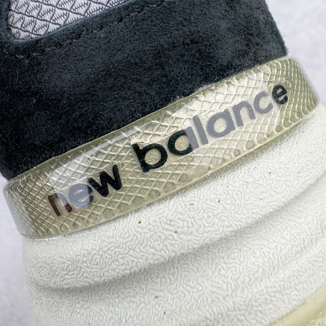 图片[15]-＃M纯原 New Balance M992EB 新百伦NB992总统复古慢跑鞋 黑色 正确3M反光细节 原楦原纸版开发 正确6层组合底模精密开发 后跟透明TPU水晶装饰条稳固 沿用了引以为傲的跑鞋手工技艺 采用猪皮绒面并包裹局部透气网面的鞋身设计 菱网鞋舌上刻有New Balance USA 鞋面依旧身着经典的大热之灰 彰显了其高端的品质身份 尺码：36 37 37.5 38 38.5 39 40 40.5 41.5 42 42.5 43 44 45 46.5-选品中心