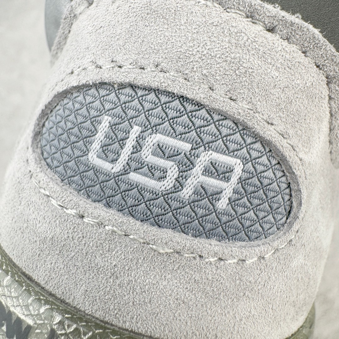 图片[13]-＃M纯原 New Balance M992GR 新百伦NB992总统复古慢跑鞋 元祖灰 正确3M反光细节 原楦原纸版开发 正确6层组合底模精密开发 后跟透明TPU水晶装饰条稳固 沿用了引以为傲的跑鞋手工技艺 采用猪皮绒面并包裹局部透气网面的鞋身设计 菱网鞋舌上刻有New Balance USA 鞋面依旧身着经典的大热之灰 彰显了其高端的品质身份 尺码：36 37 37.5 38 38.5 39 40 40.5 41.5 42 42.5 43 44 45 46.5-选品中心