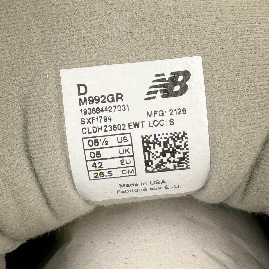 图片[18]-＃M纯原 New Balance M992GR 新百伦NB992总统复古慢跑鞋 元祖灰 正确3M反光细节 原楦原纸版开发 正确6层组合底模精密开发 后跟透明TPU水晶装饰条稳固 沿用了引以为傲的跑鞋手工技艺 采用猪皮绒面并包裹局部透气网面的鞋身设计 菱网鞋舌上刻有New Balance USA 鞋面依旧身着经典的大热之灰 彰显了其高端的品质身份 尺码：36 37 37.5 38 38.5 39 40 40.5 41.5 42 42.5 43 44 45 46.5-选品中心