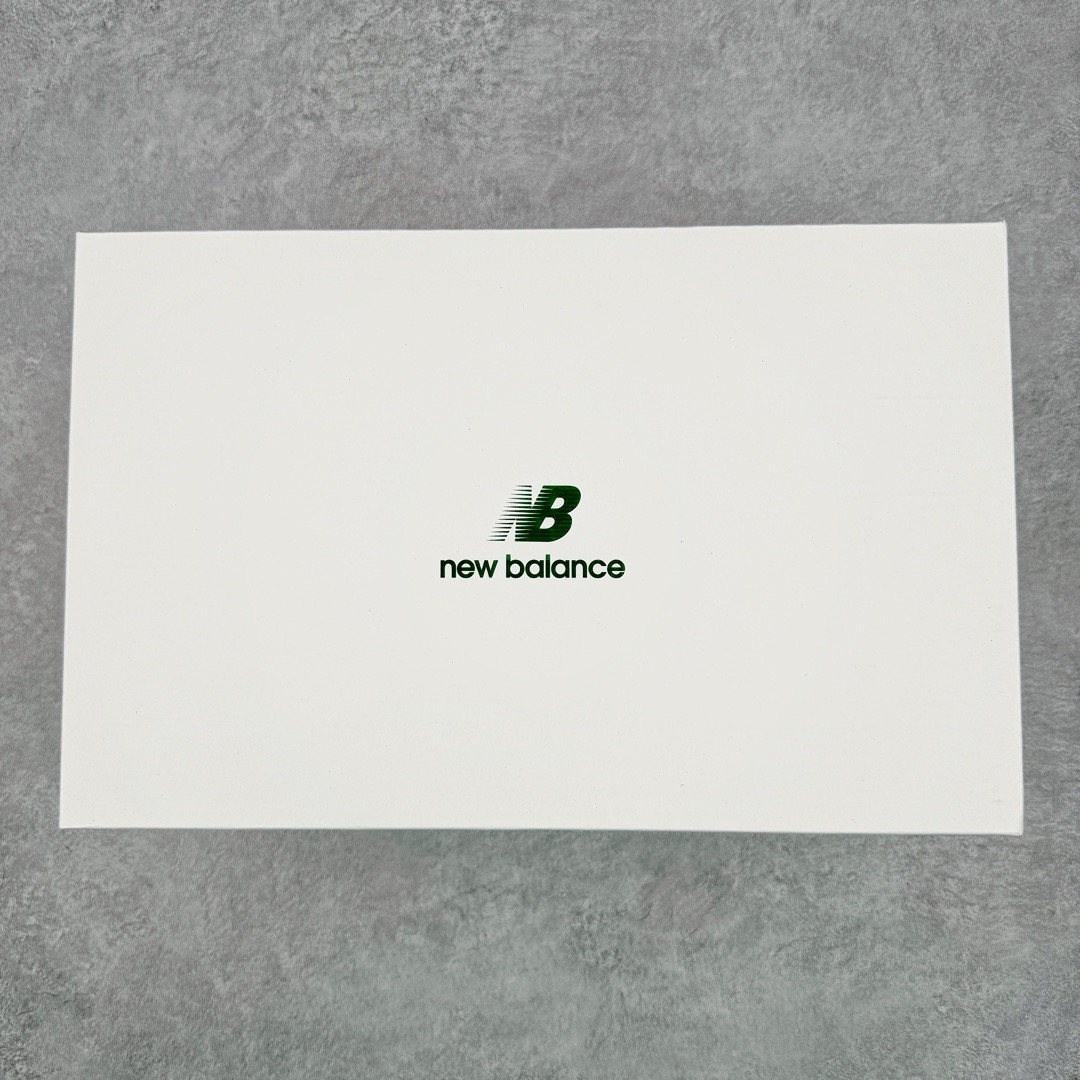 图片[18]-＃M纯原 JJJJound x New Balance M992JJ 新百伦NB992 联名总统复古慢跑鞋 绿色 正确3M反光细节 原楦原纸版开发 正确6层组合底模精密开发 后跟透明TPU水晶装饰条稳固 沿用了引以为傲的跑鞋手工技艺 采用猪皮绒面并包裹局部透气网面的鞋身设计 菱网鞋舌上刻有New Balance USA 鞋面依旧身着经典的大热之灰 彰显了其高端的品质身份 尺码：36 37 37.5 38 38.5 39 40 40.5 41.5 42 42.5 43 44 45 46.5-选品中心