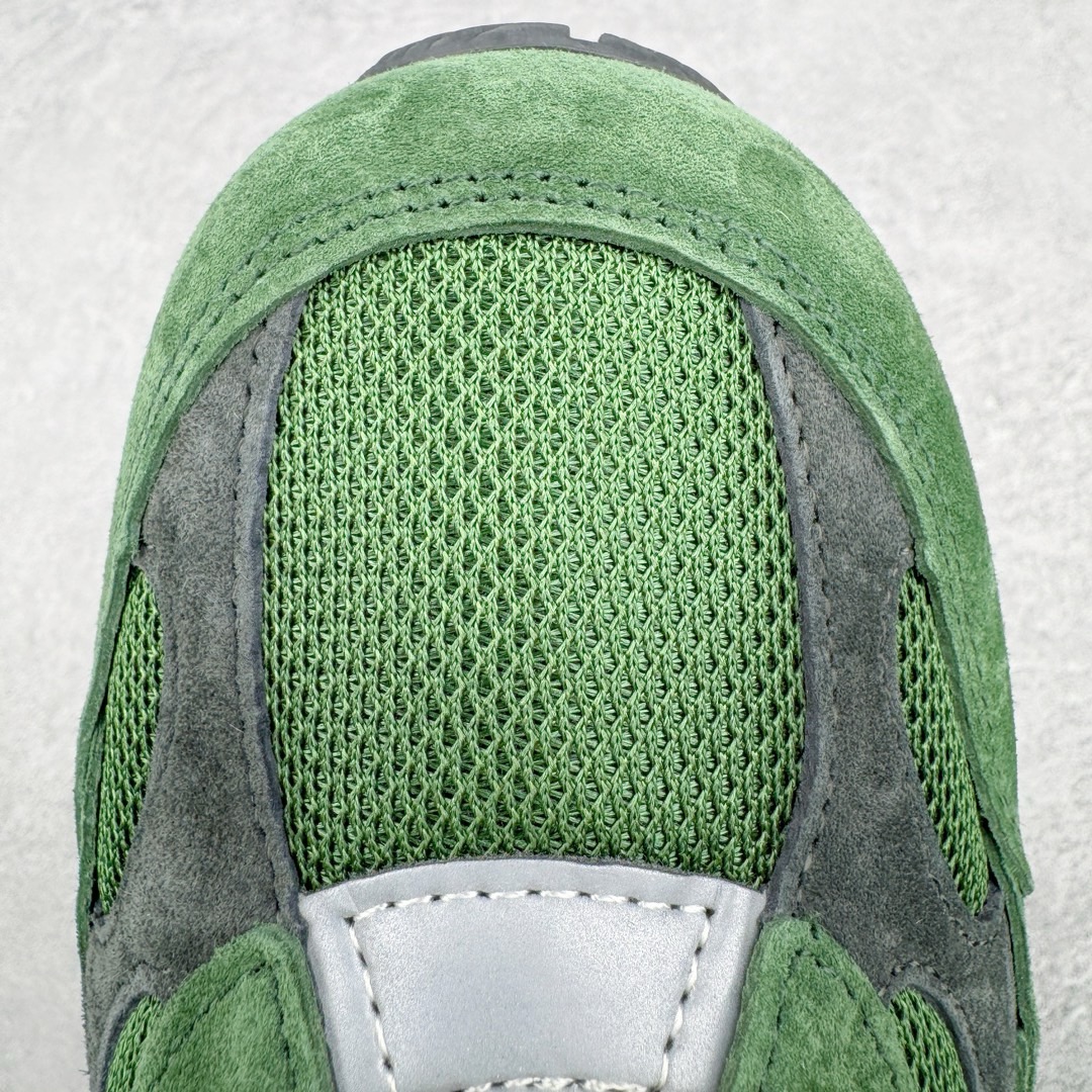 图片[13]-＃M纯原 JJJJound x New Balance M992JJ 新百伦NB992 联名总统复古慢跑鞋 绿色 正确3M反光细节 原楦原纸版开发 正确6层组合底模精密开发 后跟透明TPU水晶装饰条稳固 沿用了引以为傲的跑鞋手工技艺 采用猪皮绒面并包裹局部透气网面的鞋身设计 菱网鞋舌上刻有New Balance USA 鞋面依旧身着经典的大热之灰 彰显了其高端的品质身份 尺码：36 37 37.5 38 38.5 39 40 40.5 41.5 42 42.5 43 44 45 46.5-选品中心