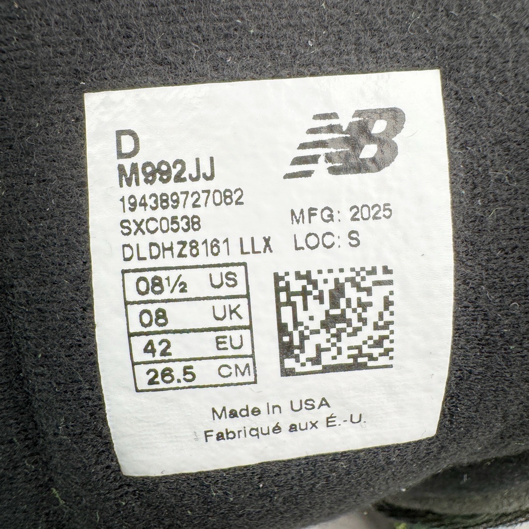 图片[10]-＃M纯原 JJJJound x New Balance M992JJ 新百伦NB992 联名总统复古慢跑鞋 绿色 正确3M反光细节 原楦原纸版开发 正确6层组合底模精密开发 后跟透明TPU水晶装饰条稳固 沿用了引以为傲的跑鞋手工技艺 采用猪皮绒面并包裹局部透气网面的鞋身设计 菱网鞋舌上刻有New Balance USA 鞋面依旧身着经典的大热之灰 彰显了其高端的品质身份 尺码：36 37 37.5 38 38.5 39 40 40.5 41.5 42 42.5 43 44 45 46.5-选品中心