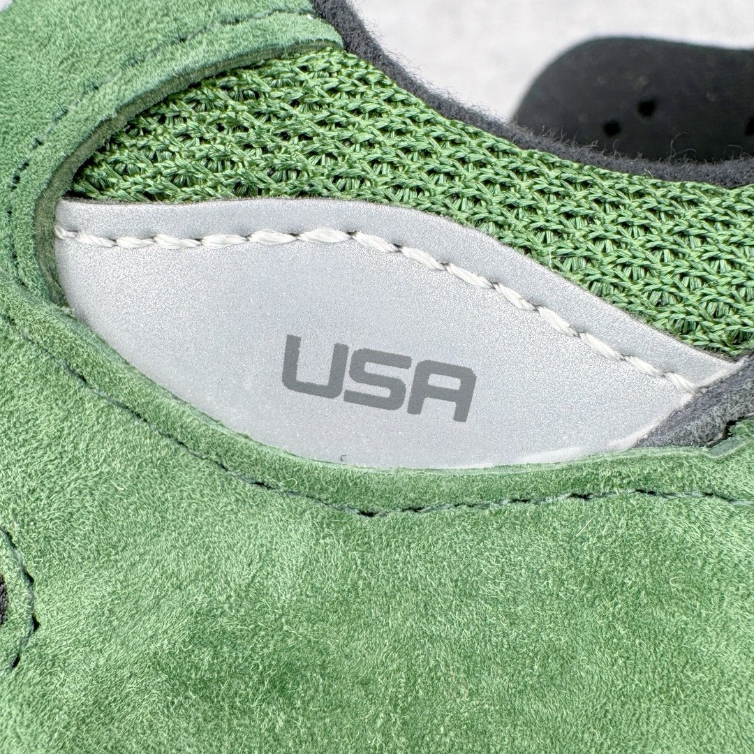 图片[11]-＃M纯原 JJJJound x New Balance M992JJ 新百伦NB992 联名总统复古慢跑鞋 绿色 正确3M反光细节 原楦原纸版开发 正确6层组合底模精密开发 后跟透明TPU水晶装饰条稳固 沿用了引以为傲的跑鞋手工技艺 采用猪皮绒面并包裹局部透气网面的鞋身设计 菱网鞋舌上刻有New Balance USA 鞋面依旧身着经典的大热之灰 彰显了其高端的品质身份 尺码：36 37 37.5 38 38.5 39 40 40.5 41.5 42 42.5 43 44 45 46.5-选品中心