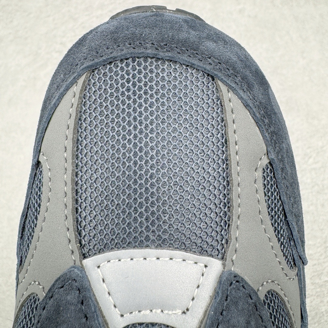 图片[13]-＃M纯原 New Balance M992GG 新百伦NB992总统复古慢跑鞋 海军蓝 正确3M反光细节 原楦原纸版开发 正确6层组合底模精密开发 后跟透明TPU水晶装饰条稳固 沿用了引以为傲的跑鞋手工技艺 采用猪皮绒面并包裹局部透气网面的鞋身设计 菱网鞋舌上刻有New Balance USA 鞋面依旧身着经典的大热之灰 彰显了其高端的品质身份 尺码：36 37 37.5 38 38.5 39 40 40.5 41.5 42 42.5 43 44 45 46.5-选品中心