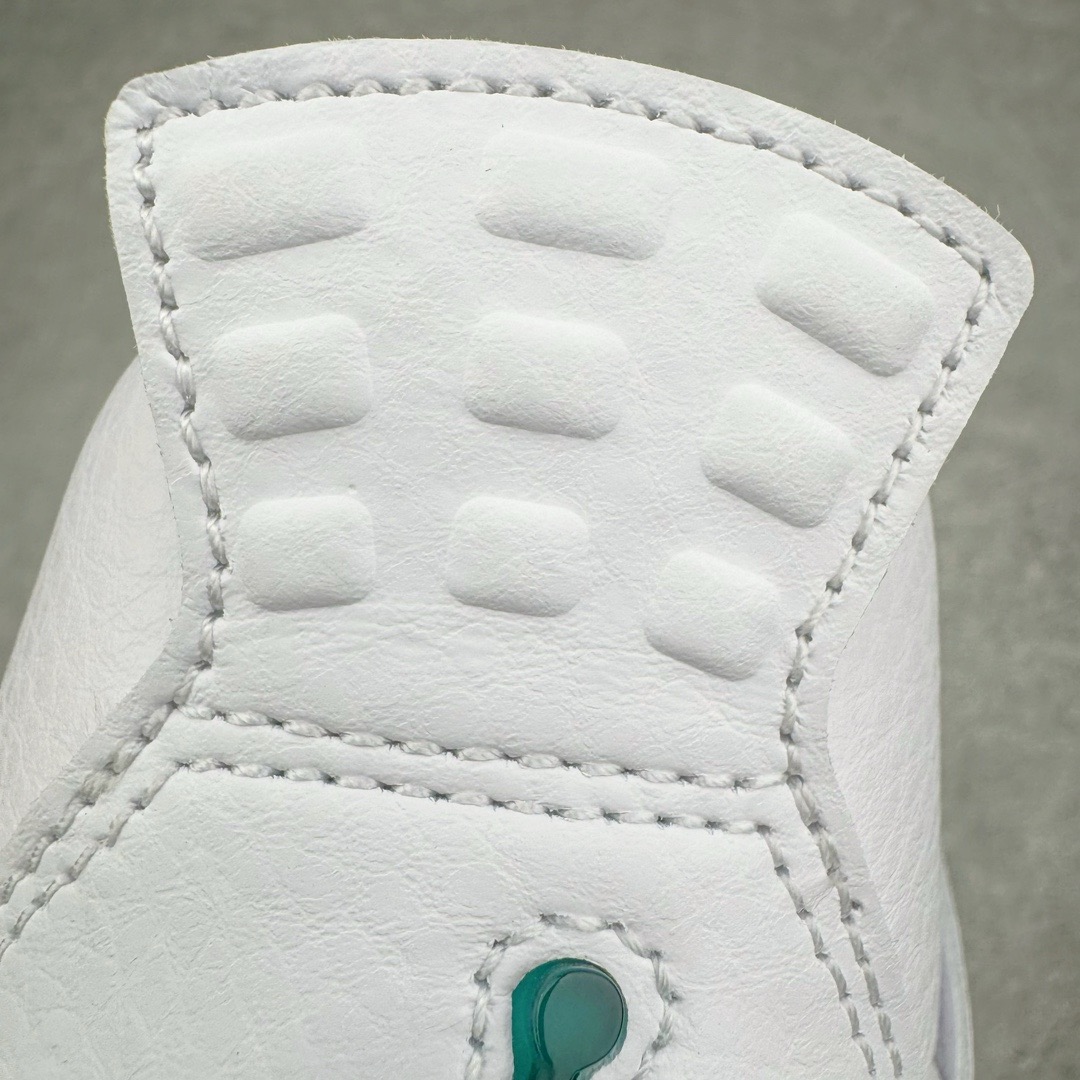 图片[20]-＃GX Air Jordan AJ4 Retro 氧化白绿 FQ8138-103 圈内最强四代 独家外贸特供尺码含 45.5 49.5 50.5 耗时半年巨作 全套原纸板楦头开发 原厂特供皮料加持 确保原汁原味 完美呈现四代版型 一比一鞋头弧度高度鞋身弧度 数据细节工艺流程均保持原鞋一致 原厂TPU网格鞋带扣 正确内里网布 菱角分明不变形无多余毛边 柔软性质感一致于原鞋 市场唯一原厂鞋扣模具 背面可见隐藏注塑口 原厂织唛标 原厂飞人电绣工艺 尾指中部跳三针 独家绑鞋带手法 印刷中底布 四线拉帮 米色美纹纸贴合固定 进口港宝加持 后跟自然饱满 全鞋荧光划线卡点 追求极致完美 每一双都是工艺品 多重QC质检 超越公司货的品控标准 实实在在的免检产品 尺码：40 40.5 41 42 42.5 43 44 44.5 45 45.5 46 47.5 48.5 49.5 50.5-选品中心